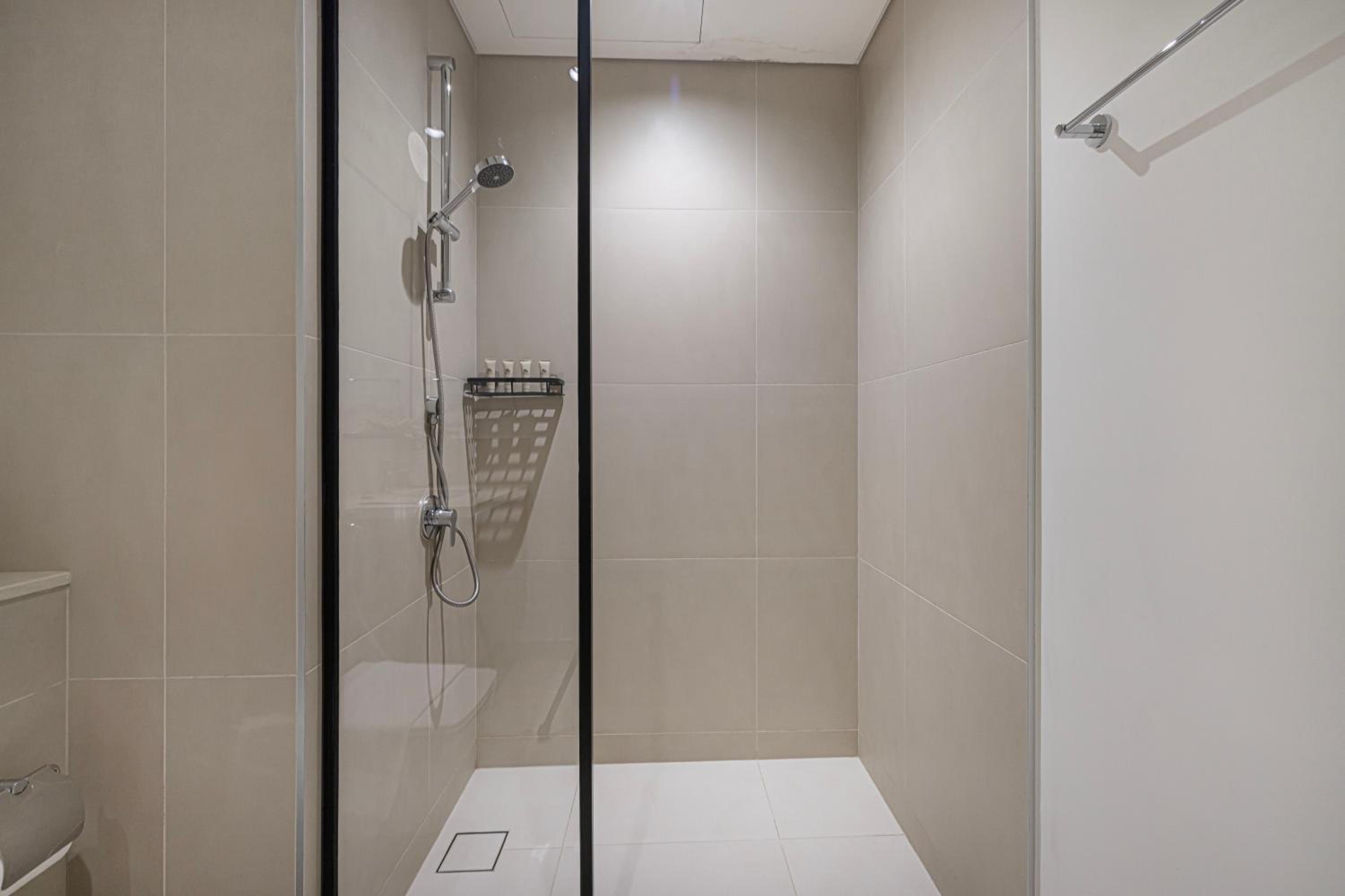 BURJ CROWN - Elegant & Spacious Two-Bedroom Apartment in Downtown Dubai, Just 10 Minutes' Walk from Dubai Mall & Dubai Fountains, Surrounded by Iconic Land