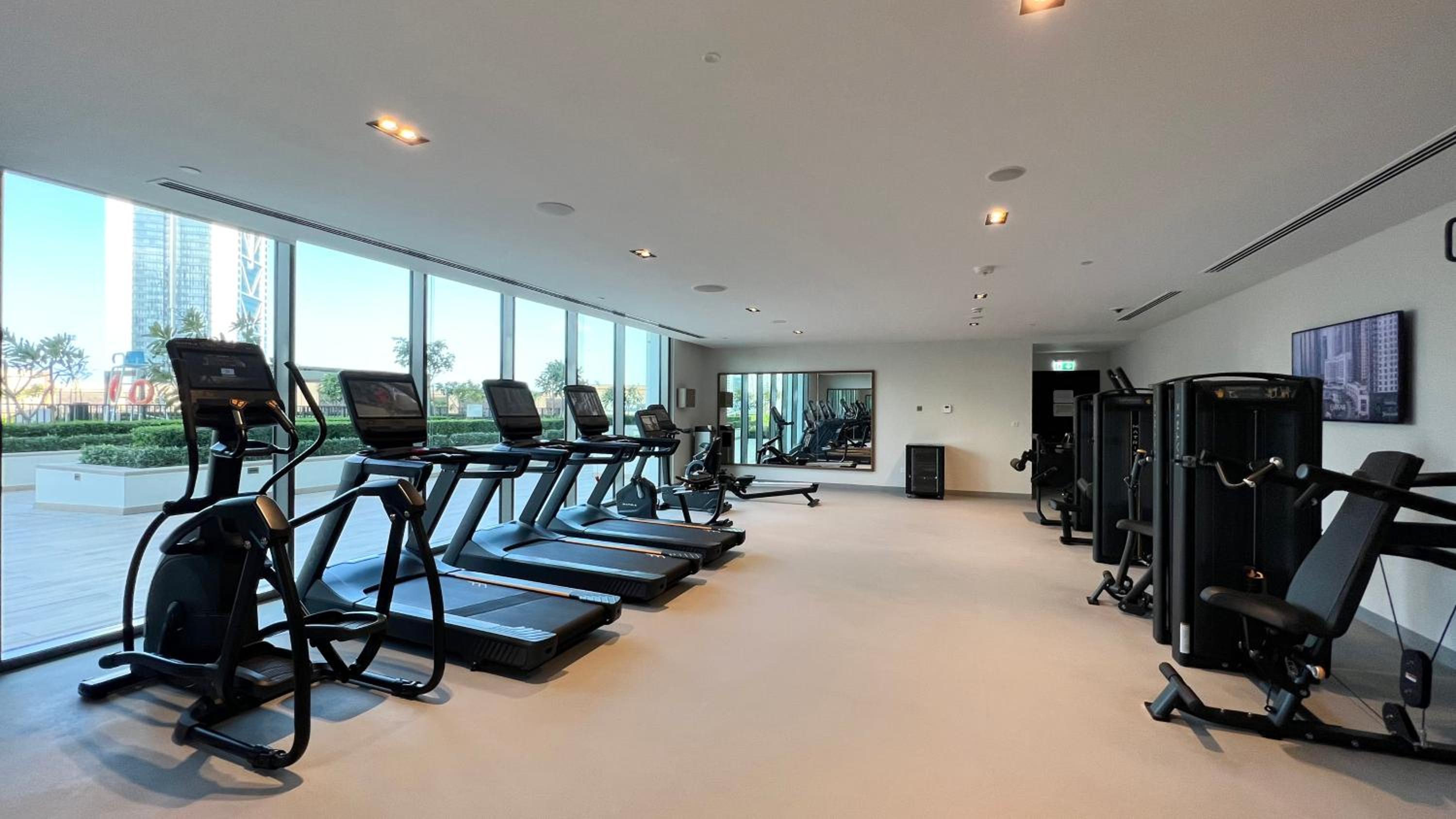 BURJ CROWN - Elegant & Spacious Two-Bedroom Apartment in Downtown Dubai, Just 10 Minutes' Walk from Dubai Mall & Dubai Fountains, Surrounded by Iconic Land