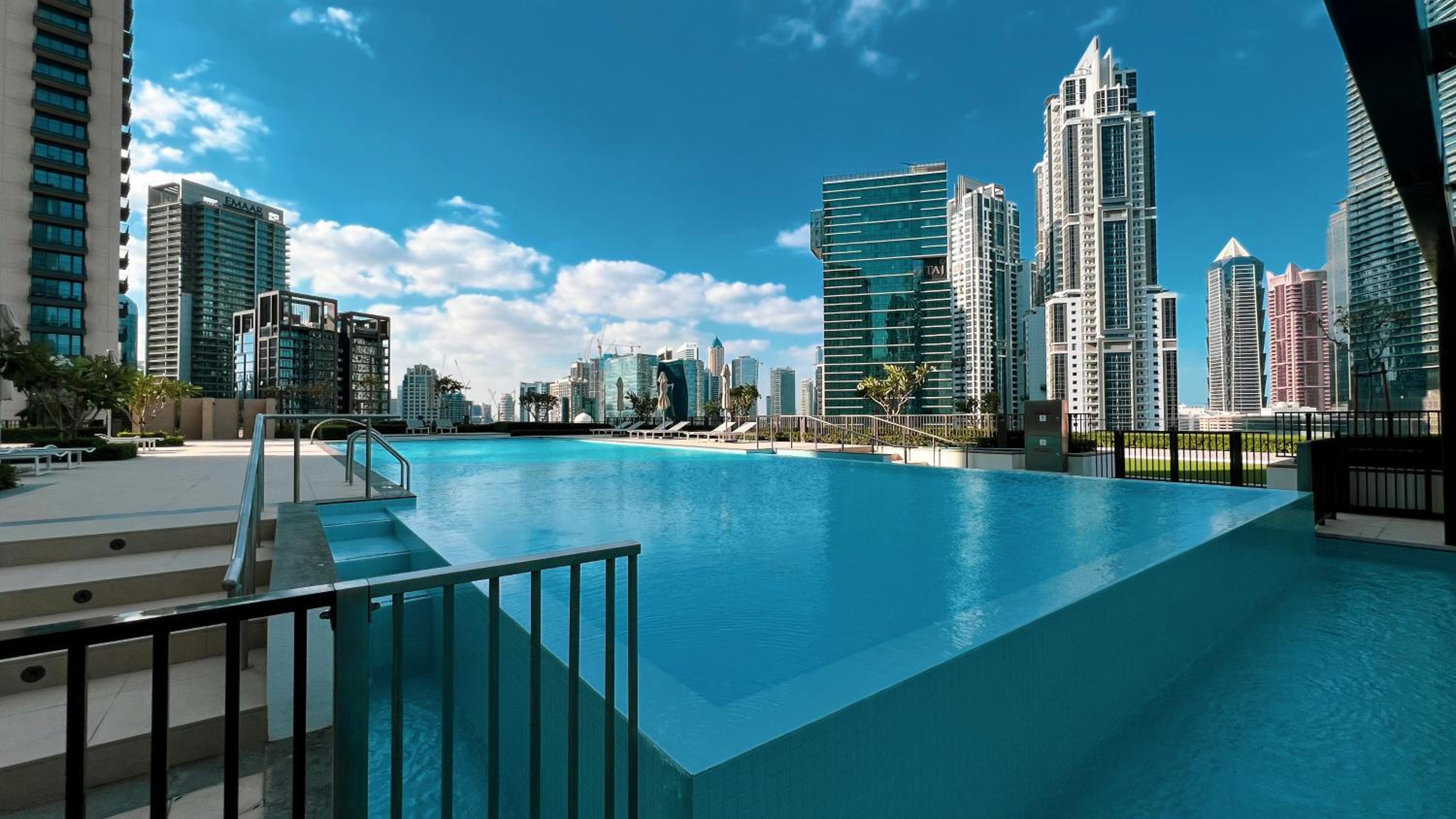 BURJ CROWN - Elegant & Spacious Two-Bedroom Apartment in Downtown Dubai, Just 10 Minutes' Walk from Dubai Mall & Dubai Fountains, Surrounded by Iconic Land