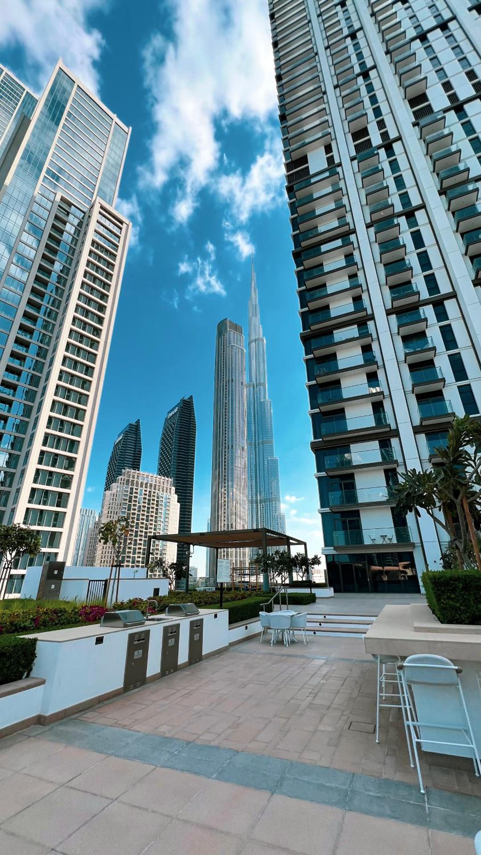 BURJ CROWN - Elegant & Spacious Two-Bedroom Apartment in Downtown Dubai, Just 10 Minutes' Walk from Dubai Mall & Dubai Fountains, Surrounded by Iconic Land