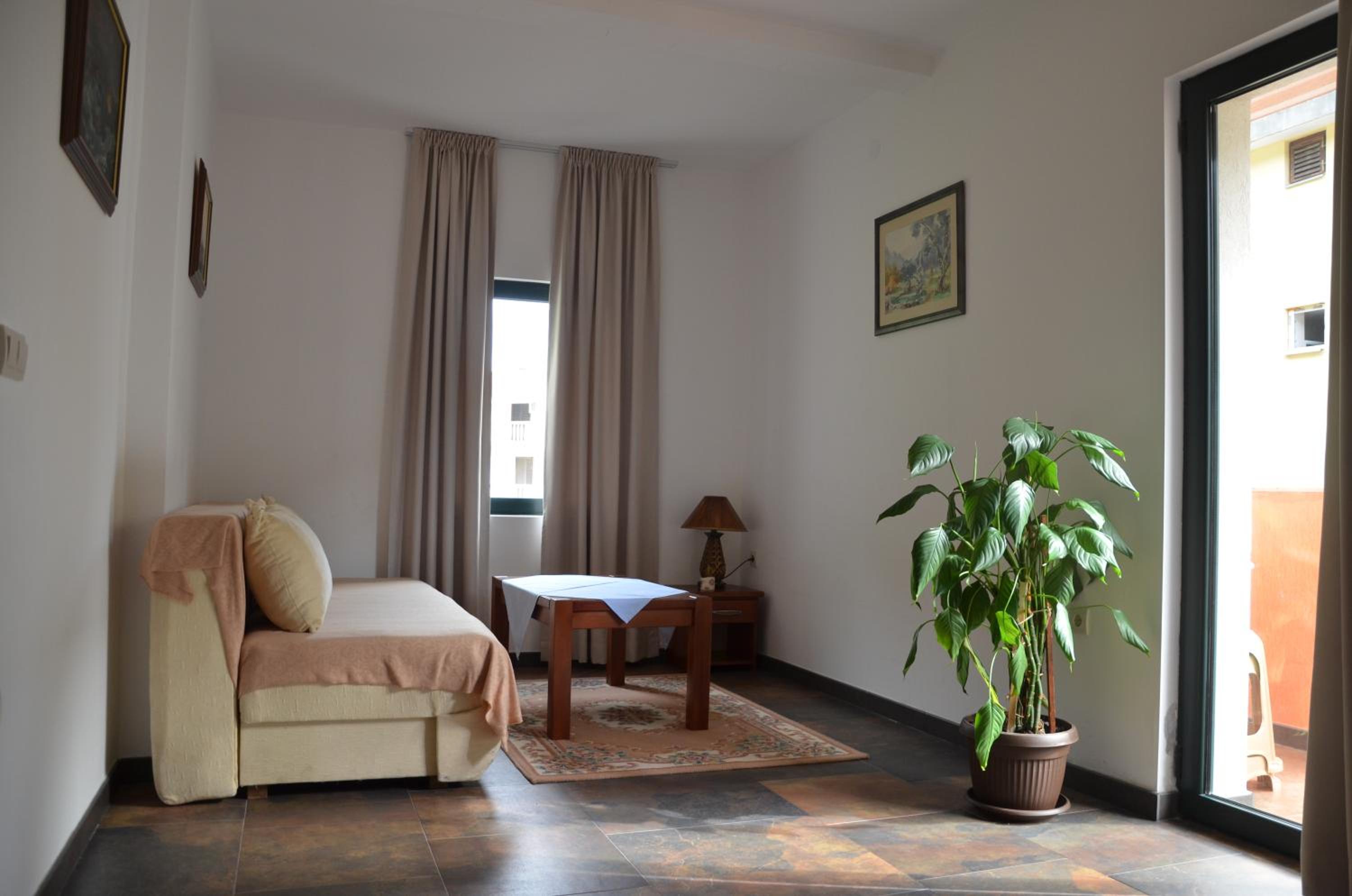 Lero Apartments