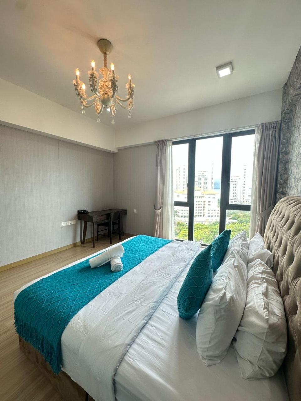 Seaview 2BR Suite with Pool & bathtub near Gurney Jazz Suites