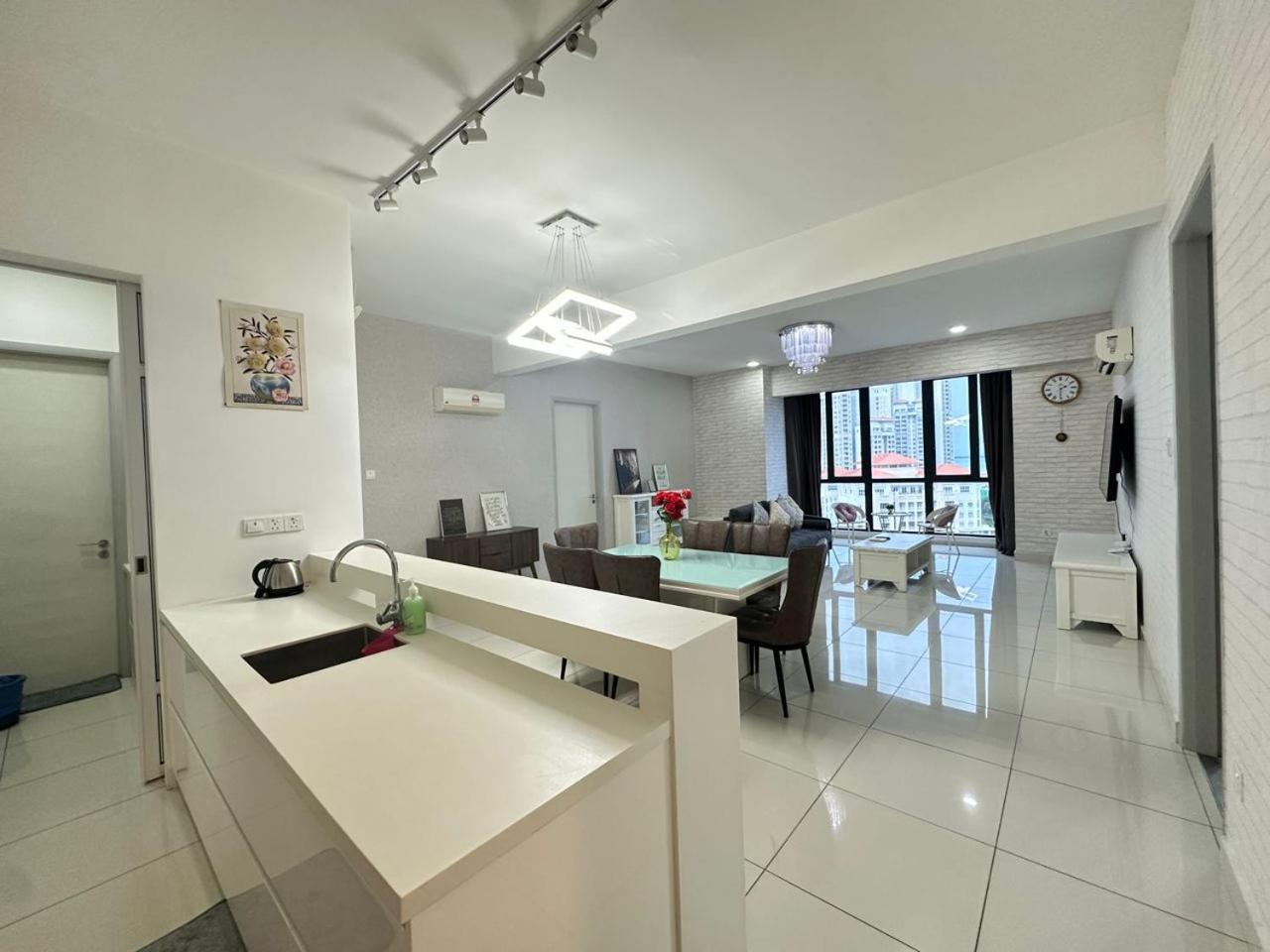 Seaview 2BR Suite with Pool & bathtub near Gurney Jazz Suites