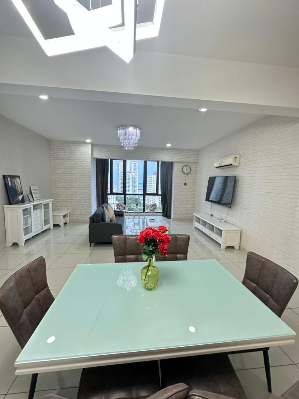 Seaview 2BR Suite with Pool & bathtub near Gurney Jazz Suites