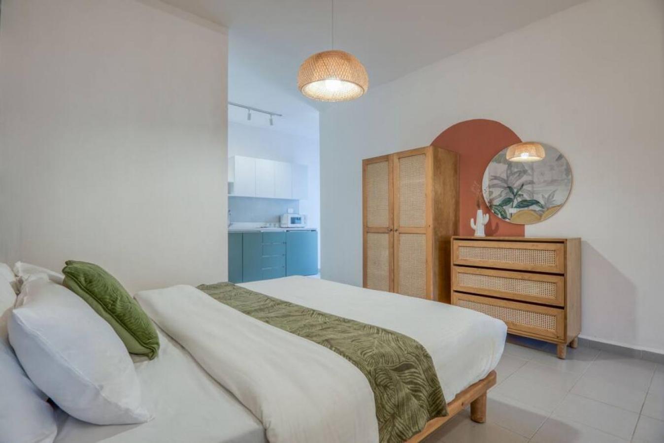 Agrius - Elegant Studio & Balcony in Batroun