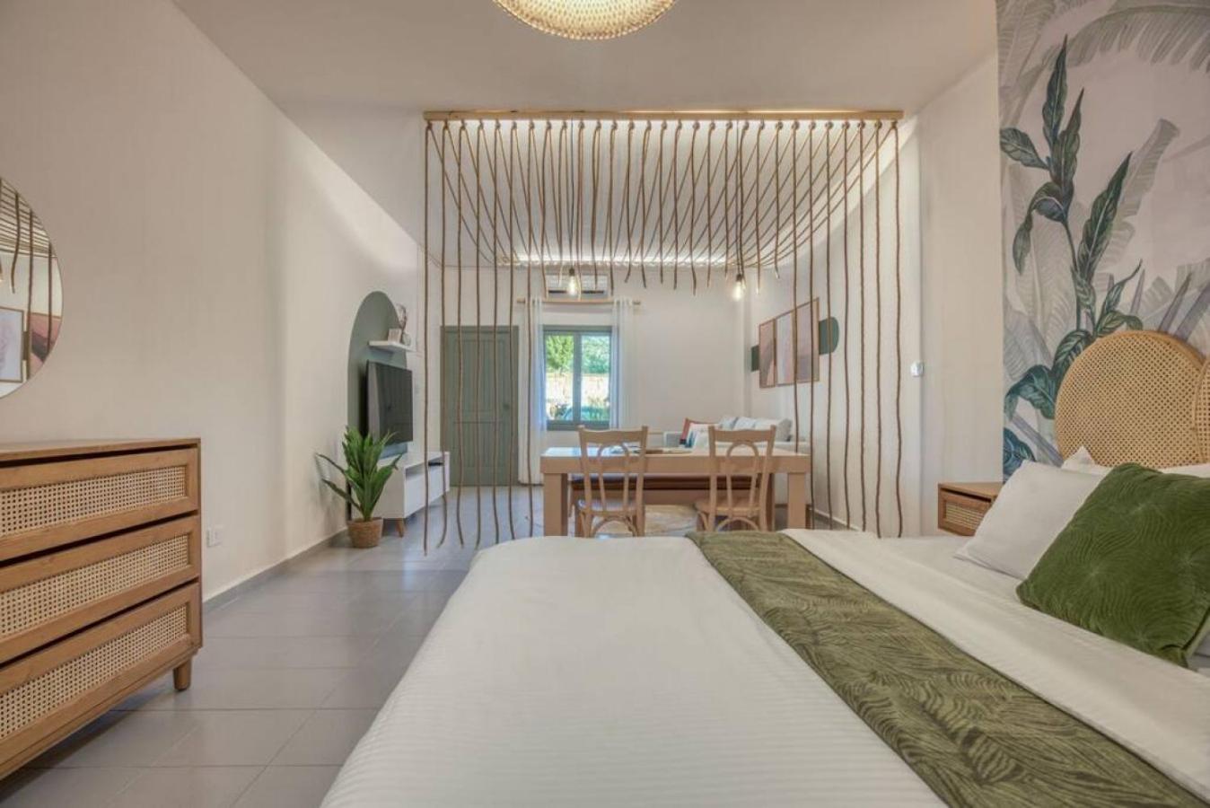 Agrius - Elegant Studio & Balcony in Batroun