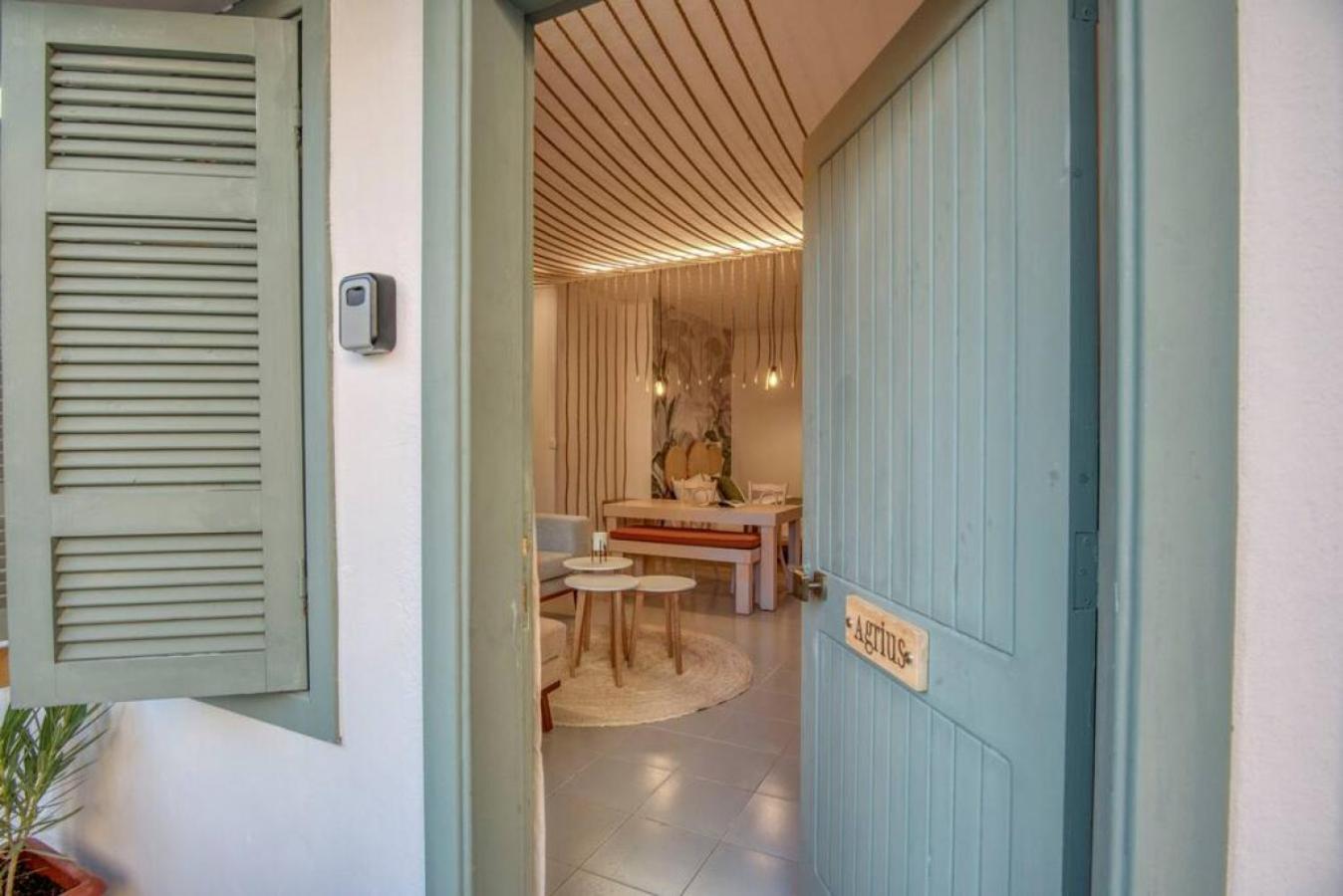 Agrius - Elegant Studio & Balcony in Batroun