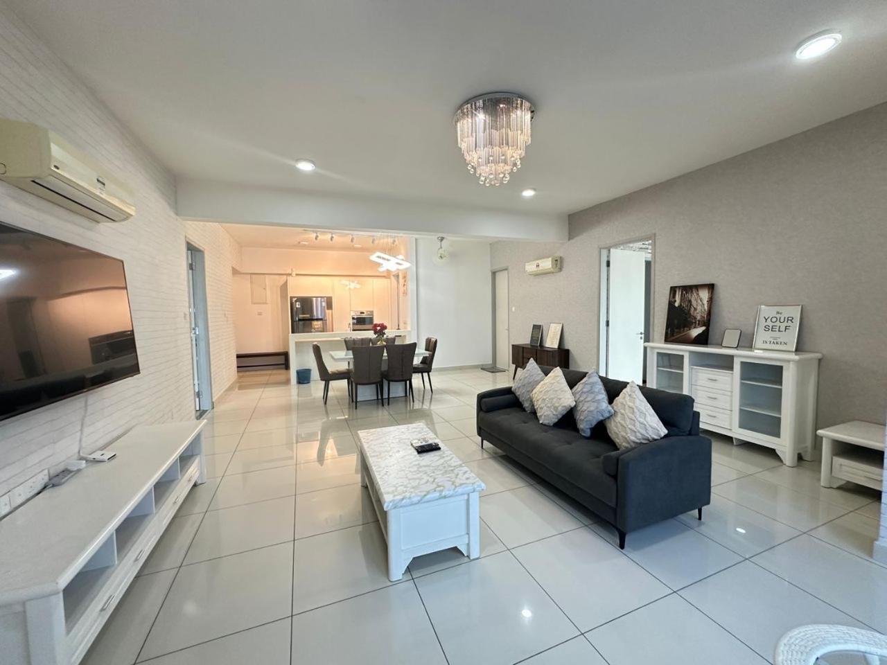 Seaview 2BR Suite with Pool & bathtub near Gurney Jazz Suites