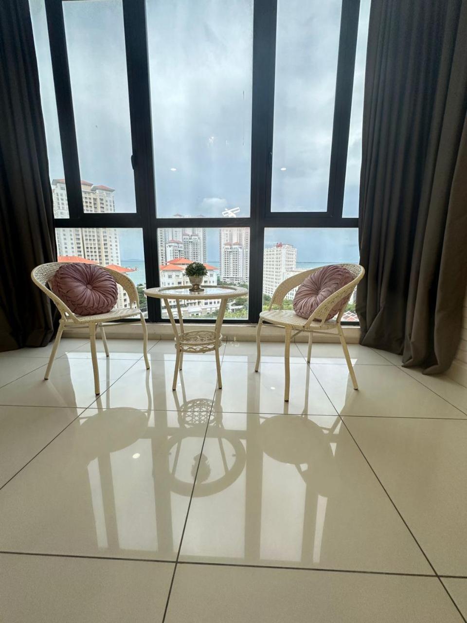 Seaview 2BR Suite with Pool & bathtub near Gurney Jazz Suites