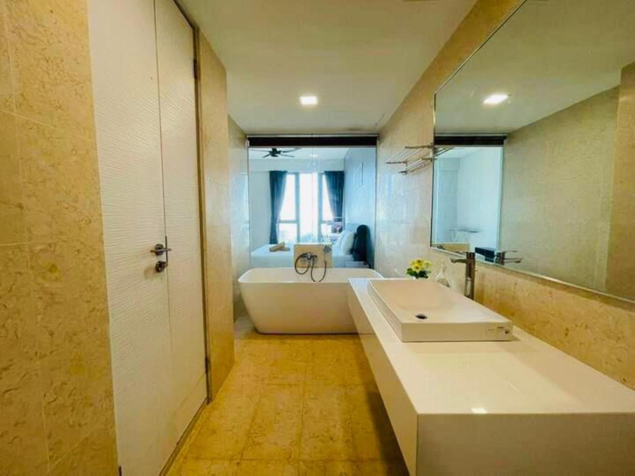Seaview 2BR Suite with Pool & bathtub near Gurney Jazz Suites