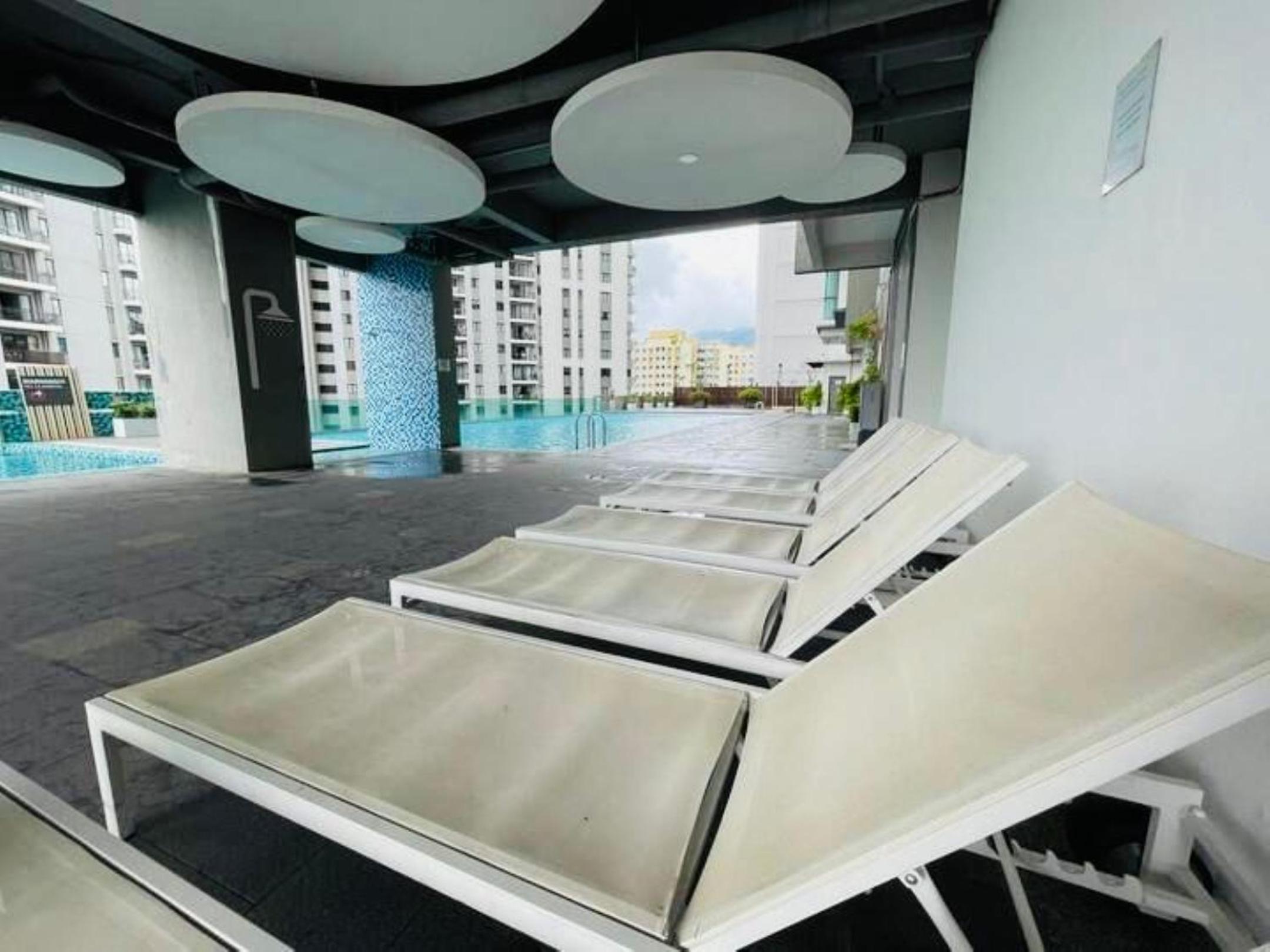 Seaview 2BR Suite with Pool & bathtub near Gurney Jazz Suites