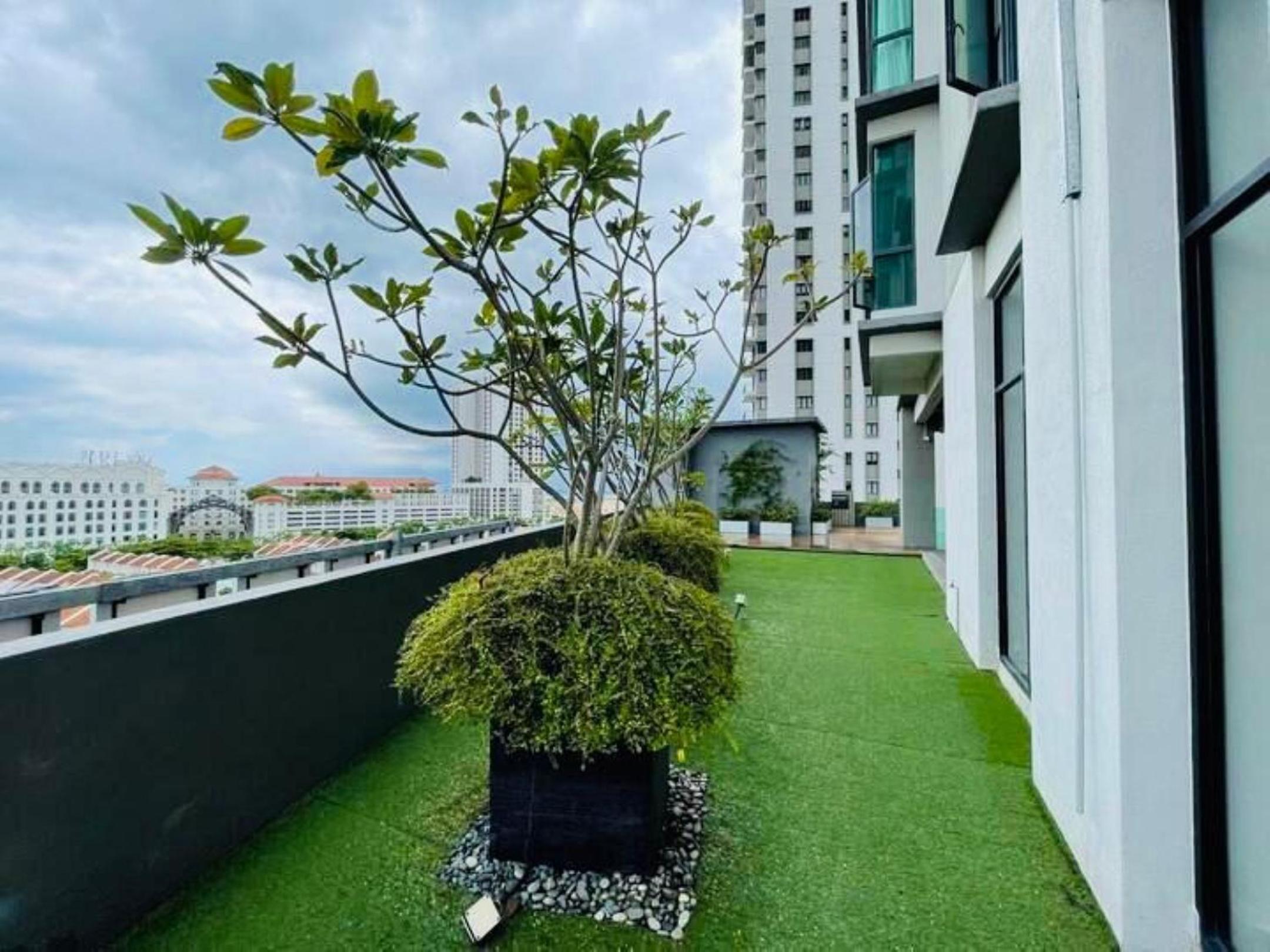 Seaview 2BR Suite with Pool & bathtub near Gurney Jazz Suites