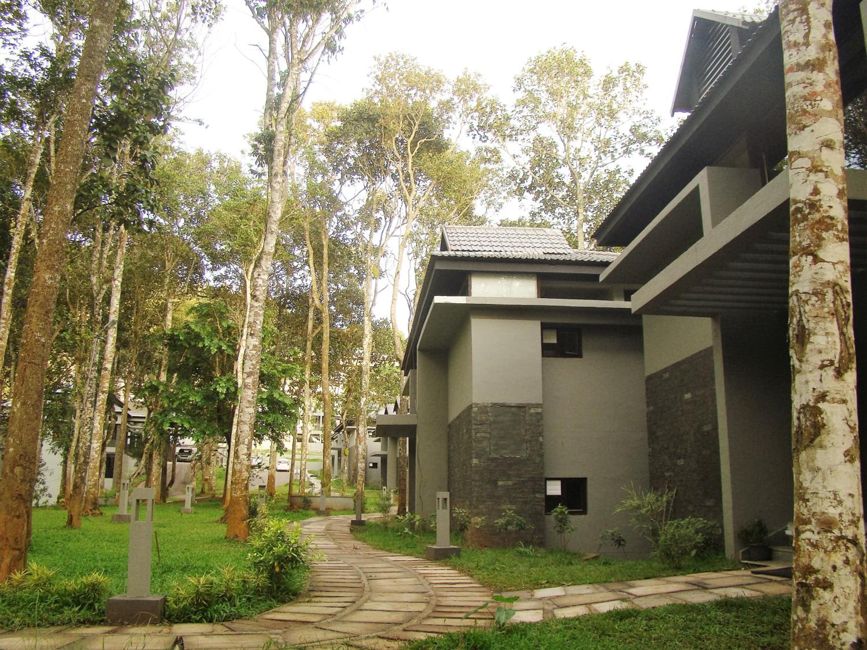 The Mountain Courtyard Thekkady