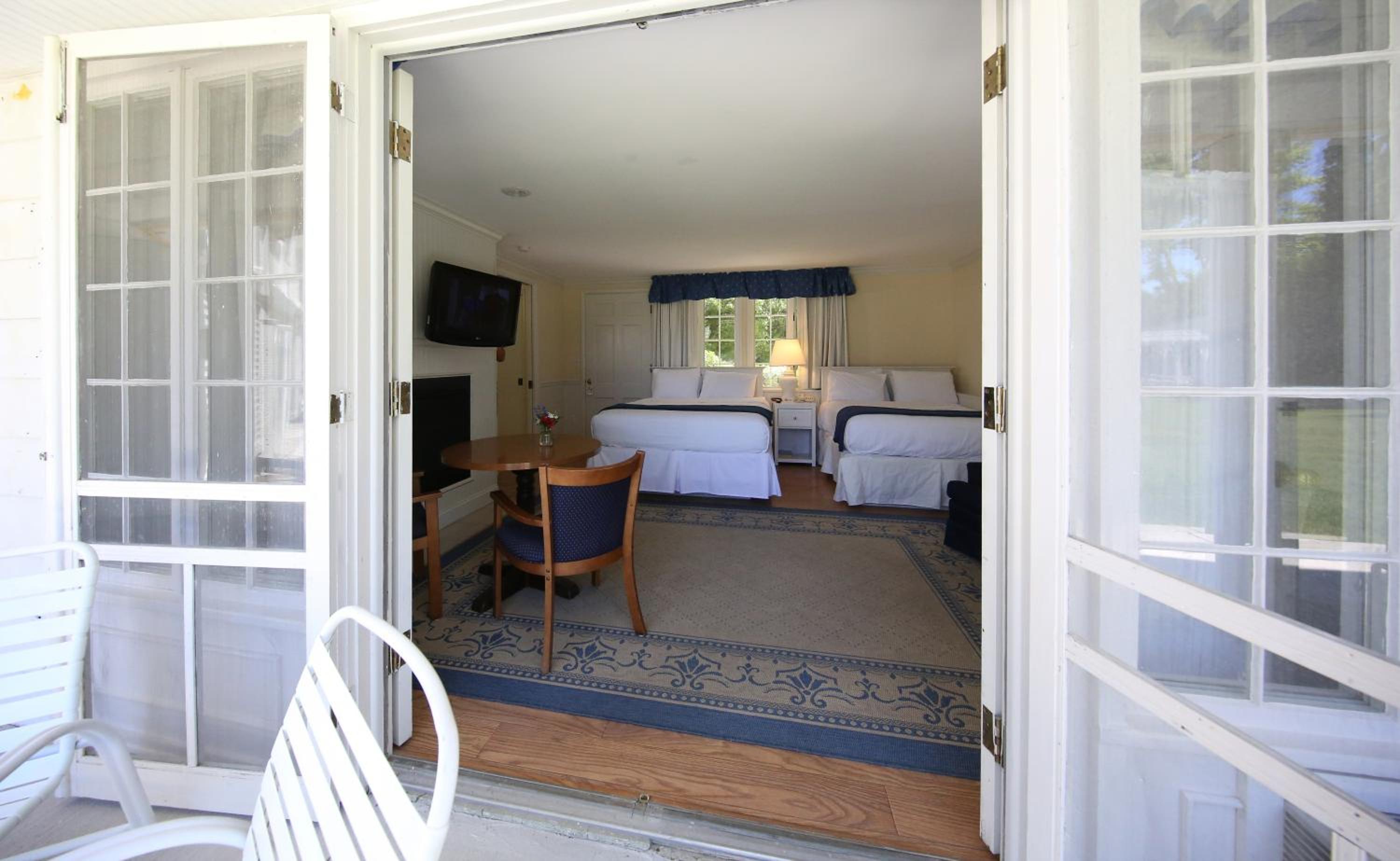 Colonial Inn Harbor Springs