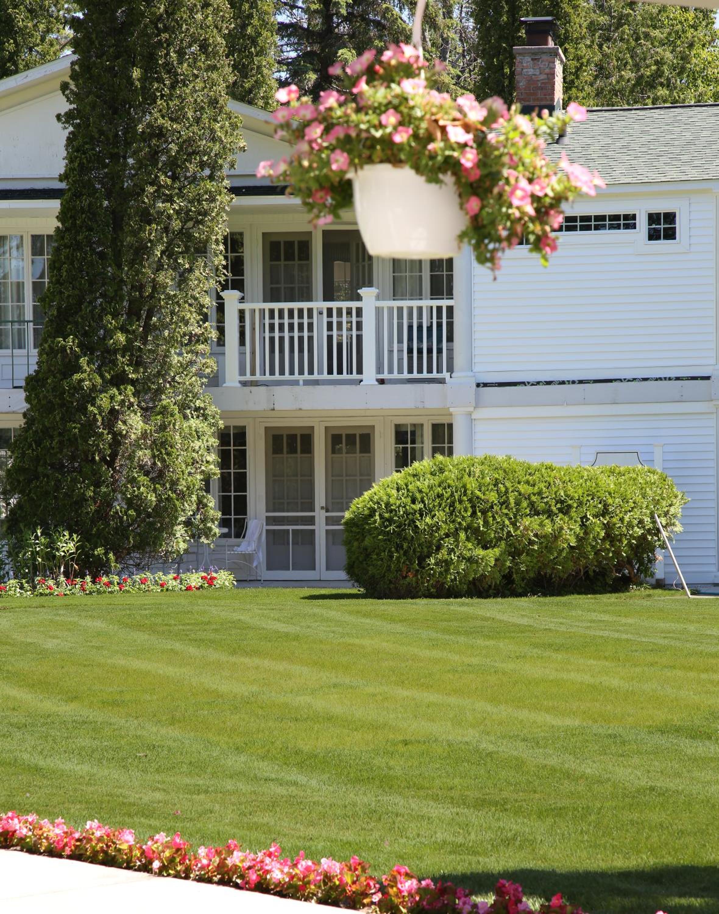 Colonial Inn Harbor Springs