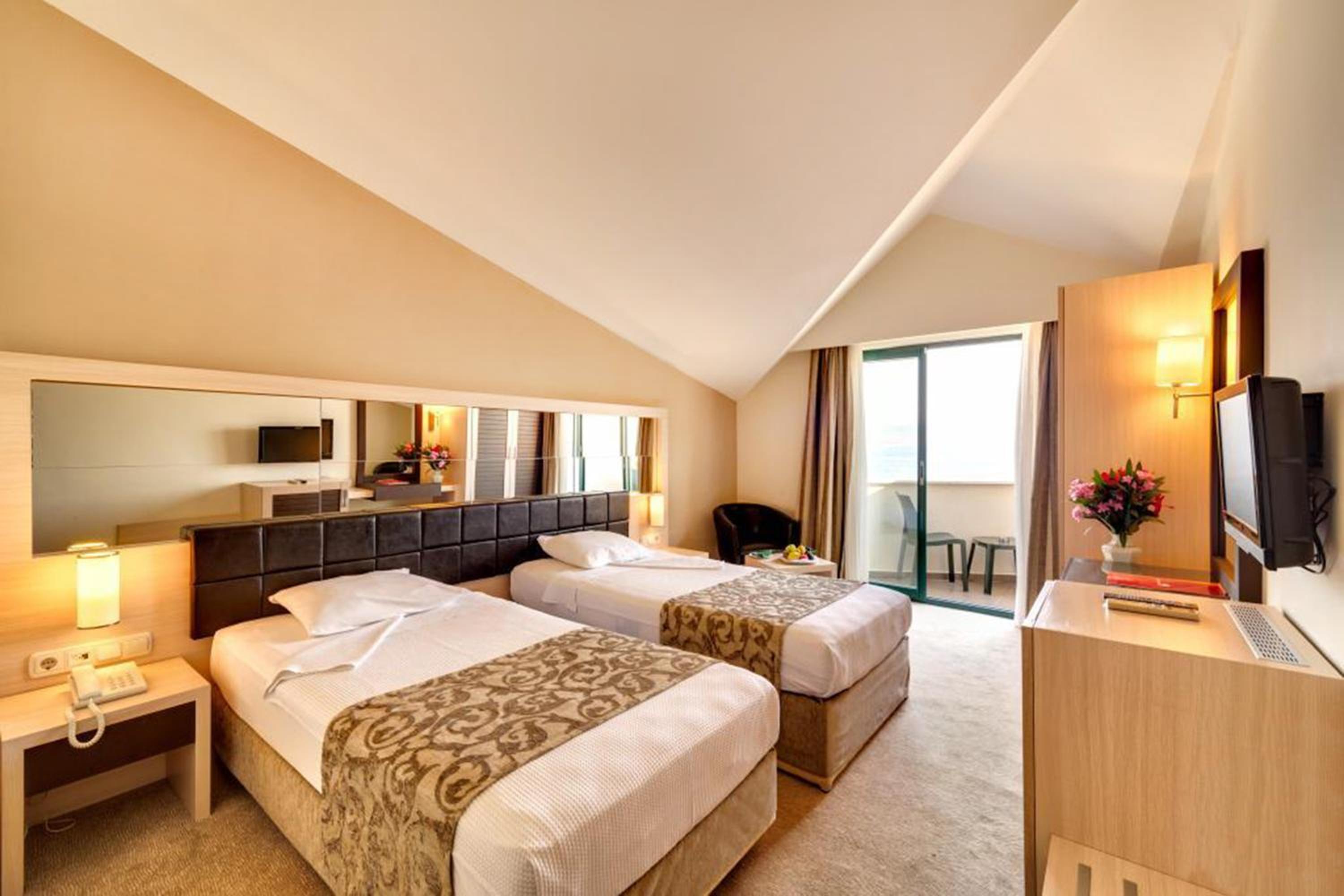 Golden Lotus Hotel - Image 46