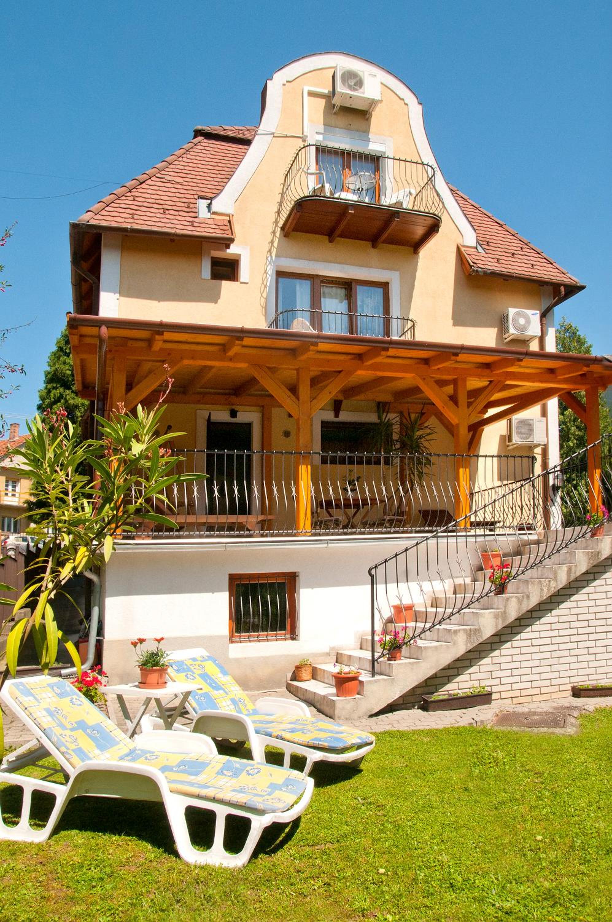 Apartments Yowan view 2
