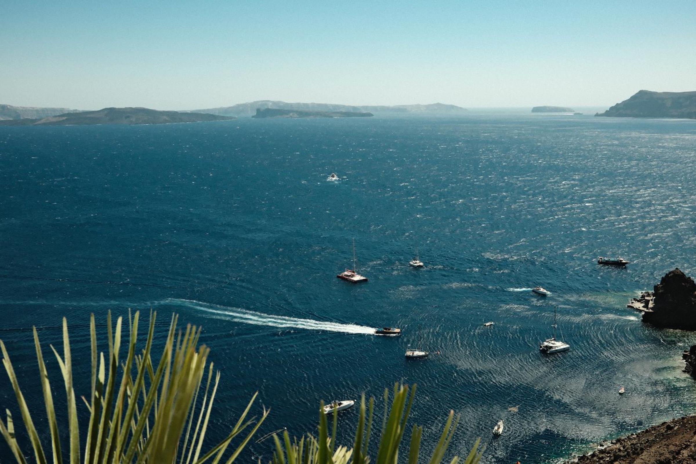 Anemos Caldera Oia
