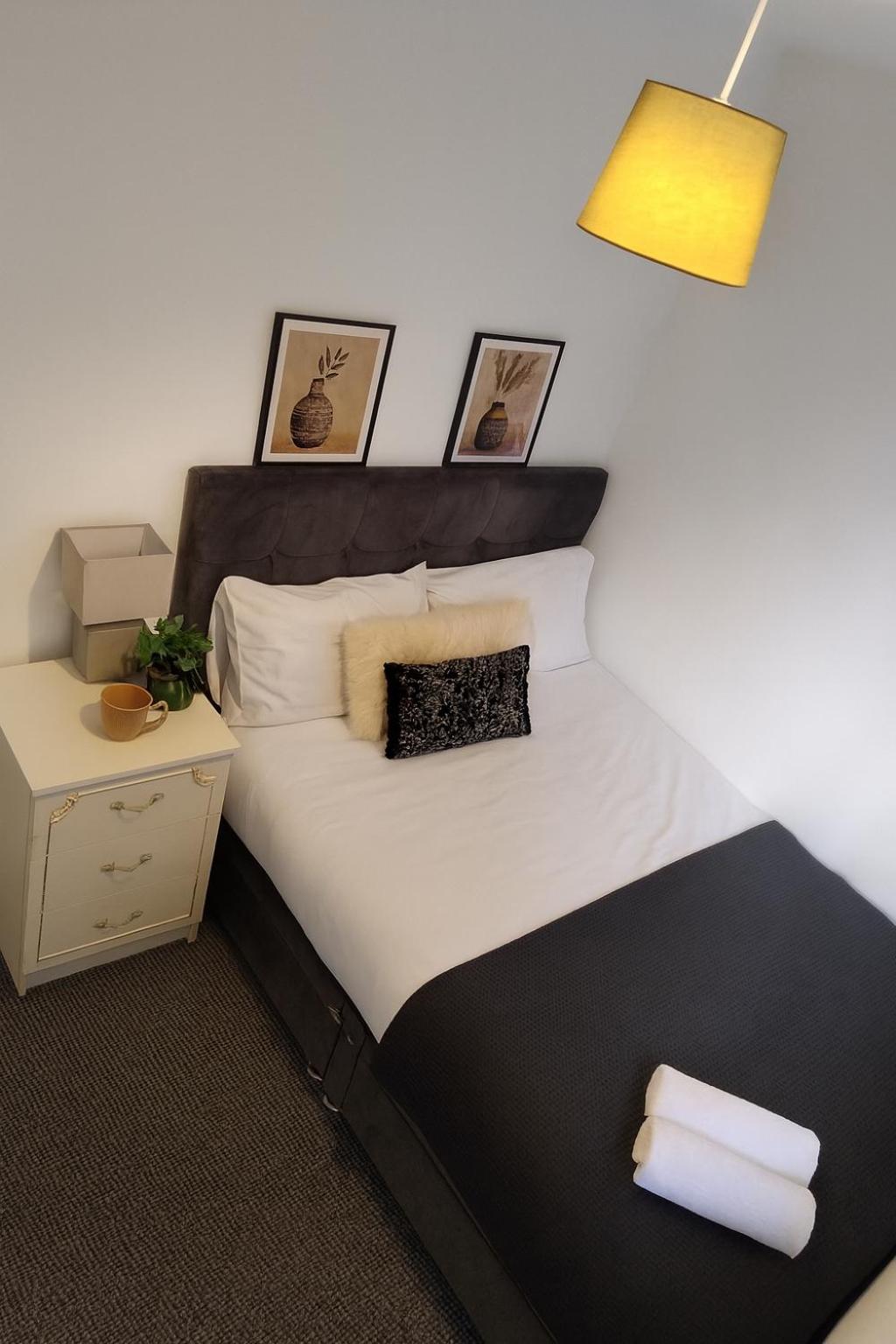 Entire 3BR Home Near Chorlton Water Park and Airport With Parking