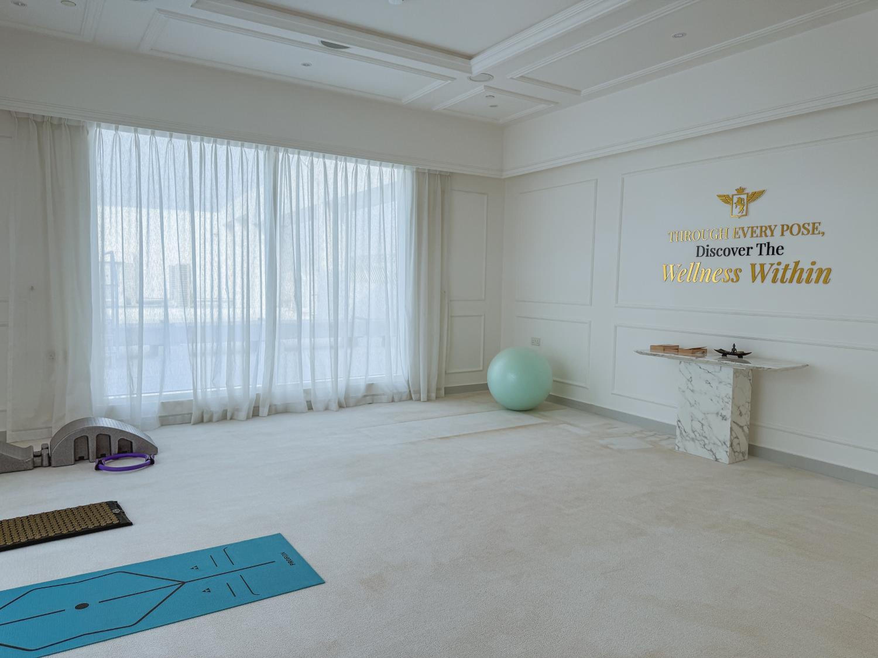 1BR Lagoon View Luxury Spa Retreat near Miracle Garden
