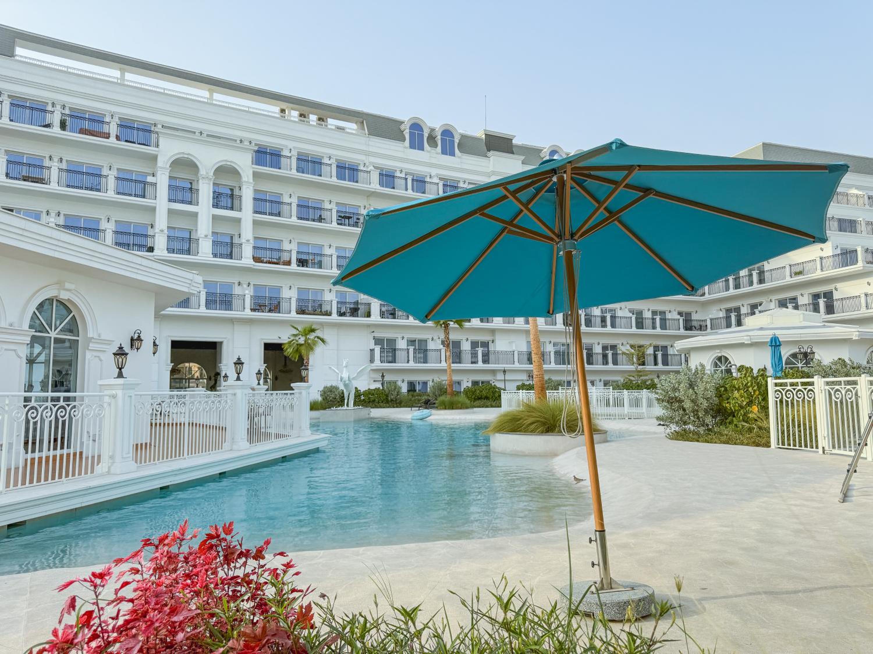 1BR Lagoon View Luxury Spa Retreat near Miracle Garden