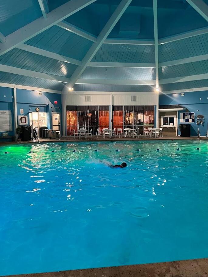 Evergreen Escapes 4 BR with Game Room, Firepit near Kalahari and Camelback