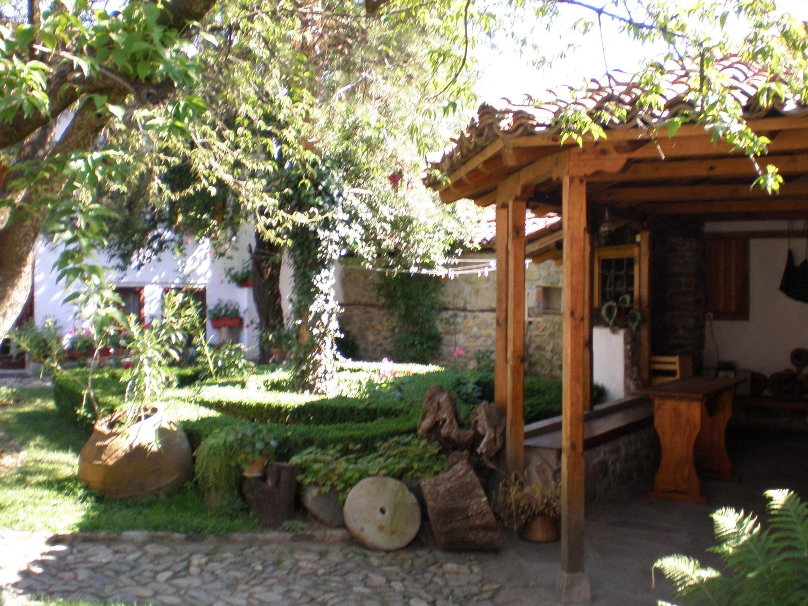 Tsutsovi House