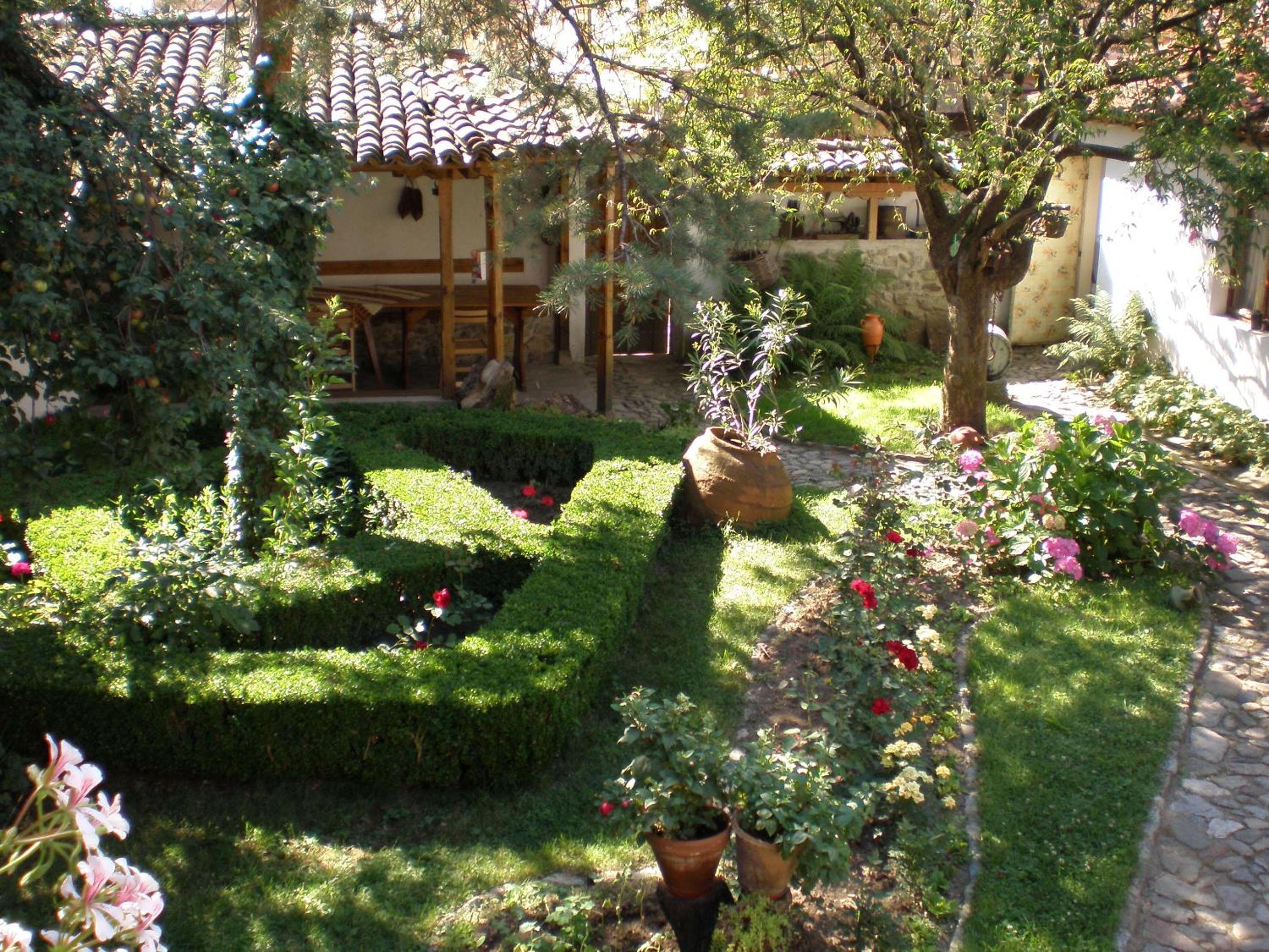 Tsutsovi House