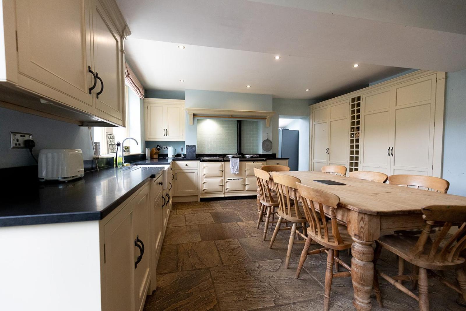RAYGILL HOUSE - Spacious Family Retreat in Scenic North Yorkshire - Hot tub hire available