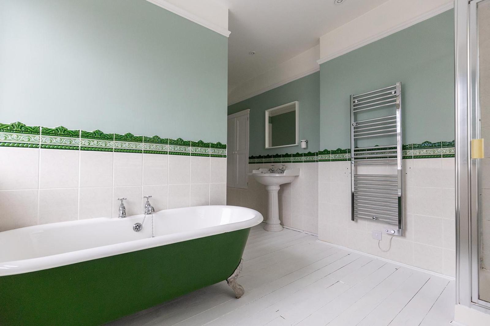 RAYGILL HOUSE - Spacious Family Retreat in Scenic North Yorkshire - Hot tub hire available