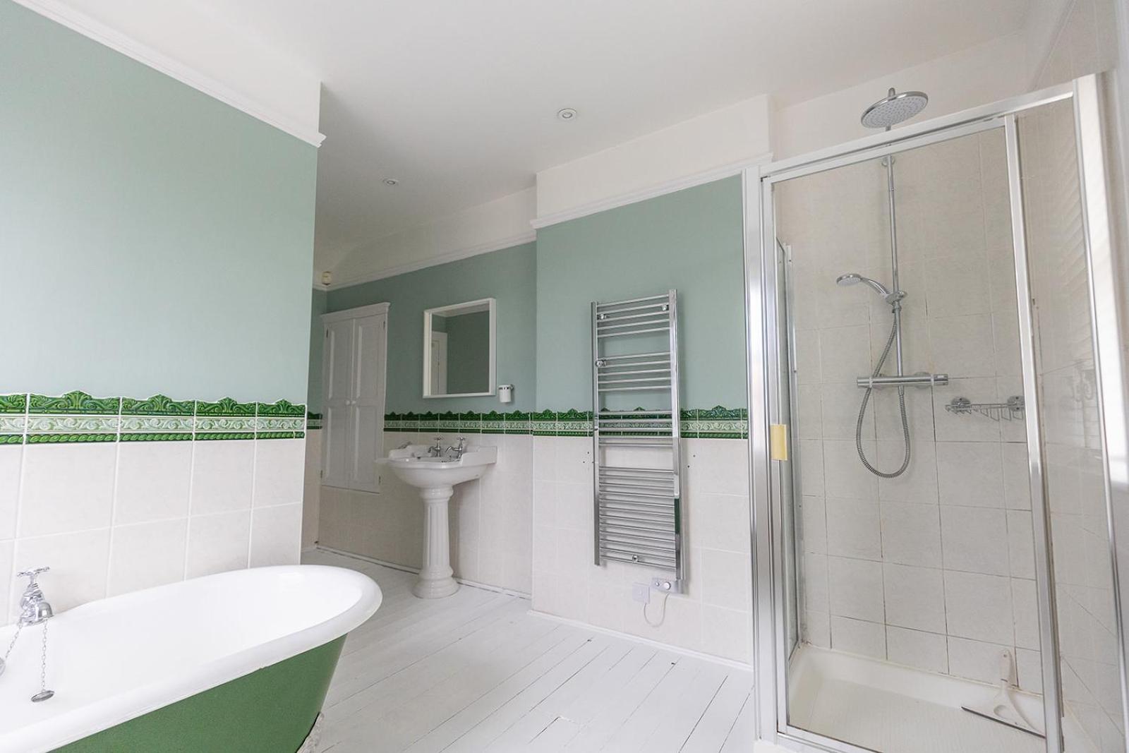 RAYGILL HOUSE - Spacious Family Retreat in Scenic North Yorkshire - Hot tub hire available