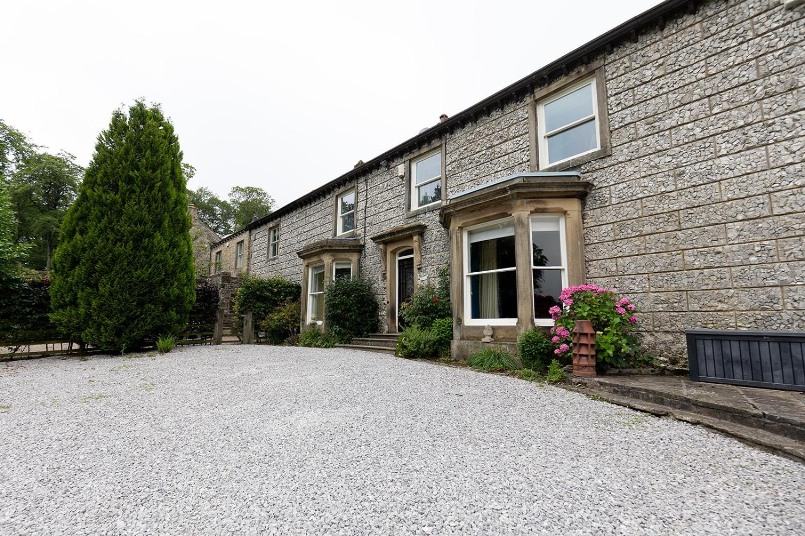 RAYGILL HOUSE - Spacious Family Retreat in Scenic North Yorkshire - Hot tub hire available