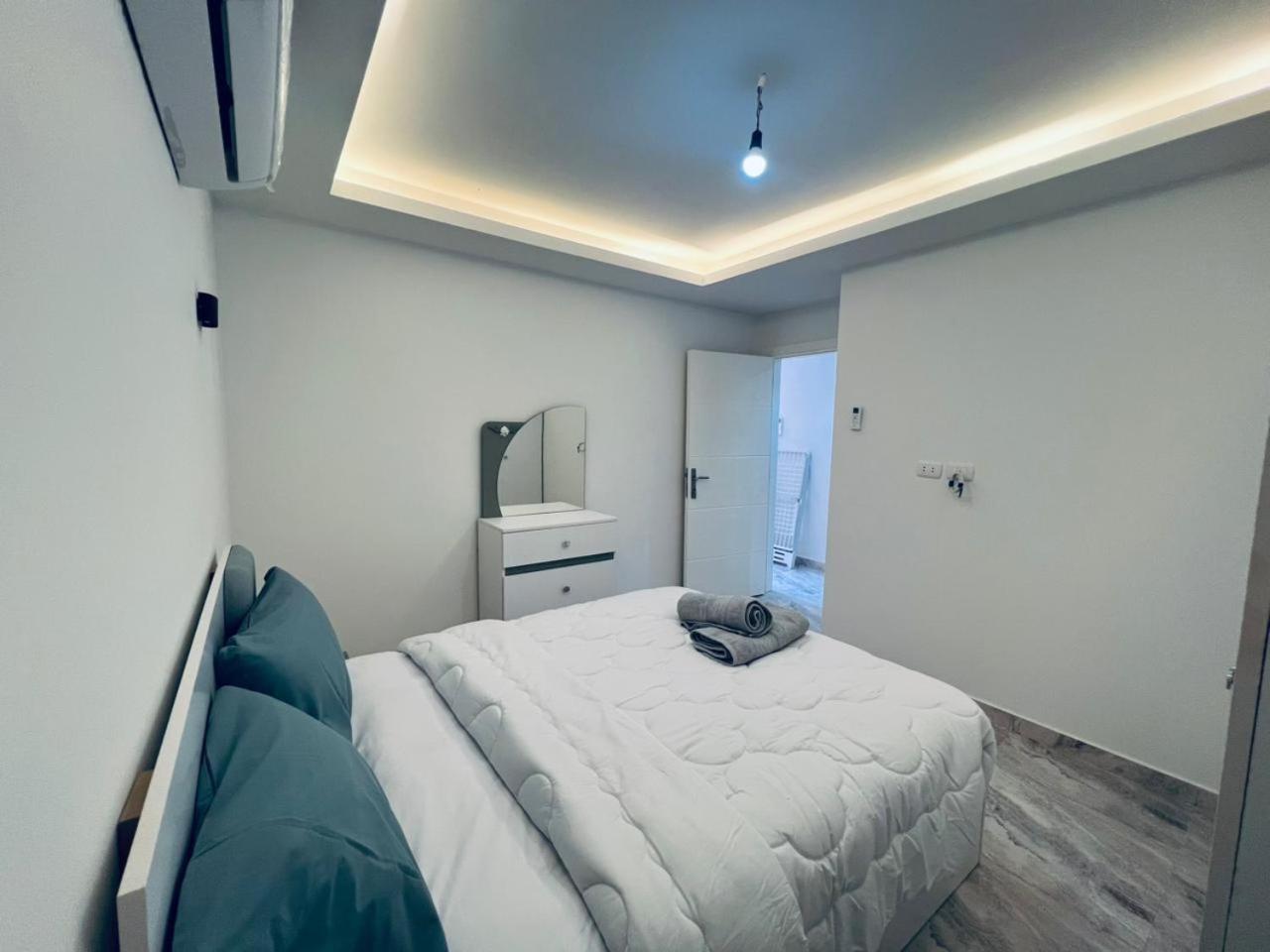 One bedroom and reception