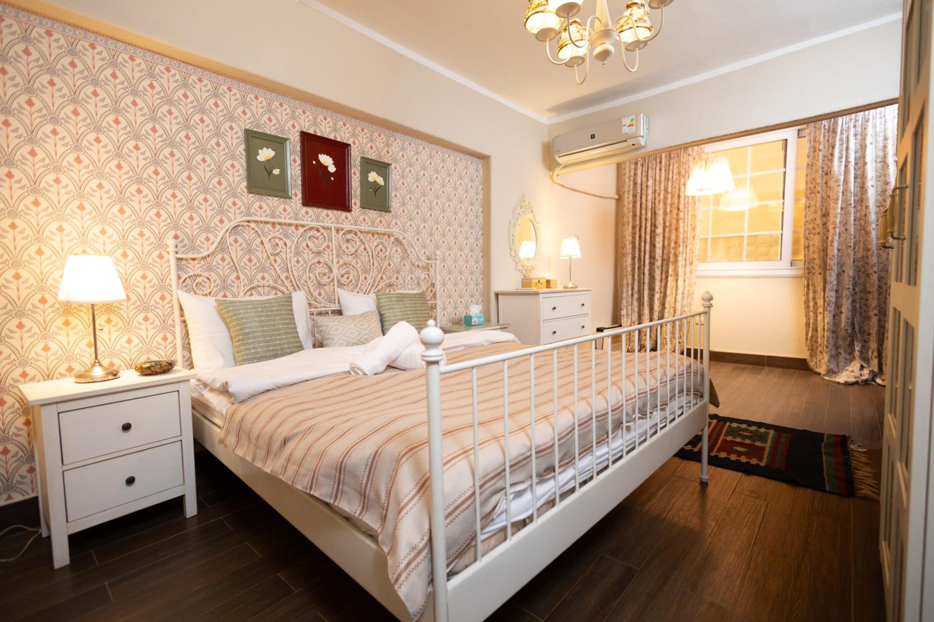 Cozy Dokki khan DownTowen