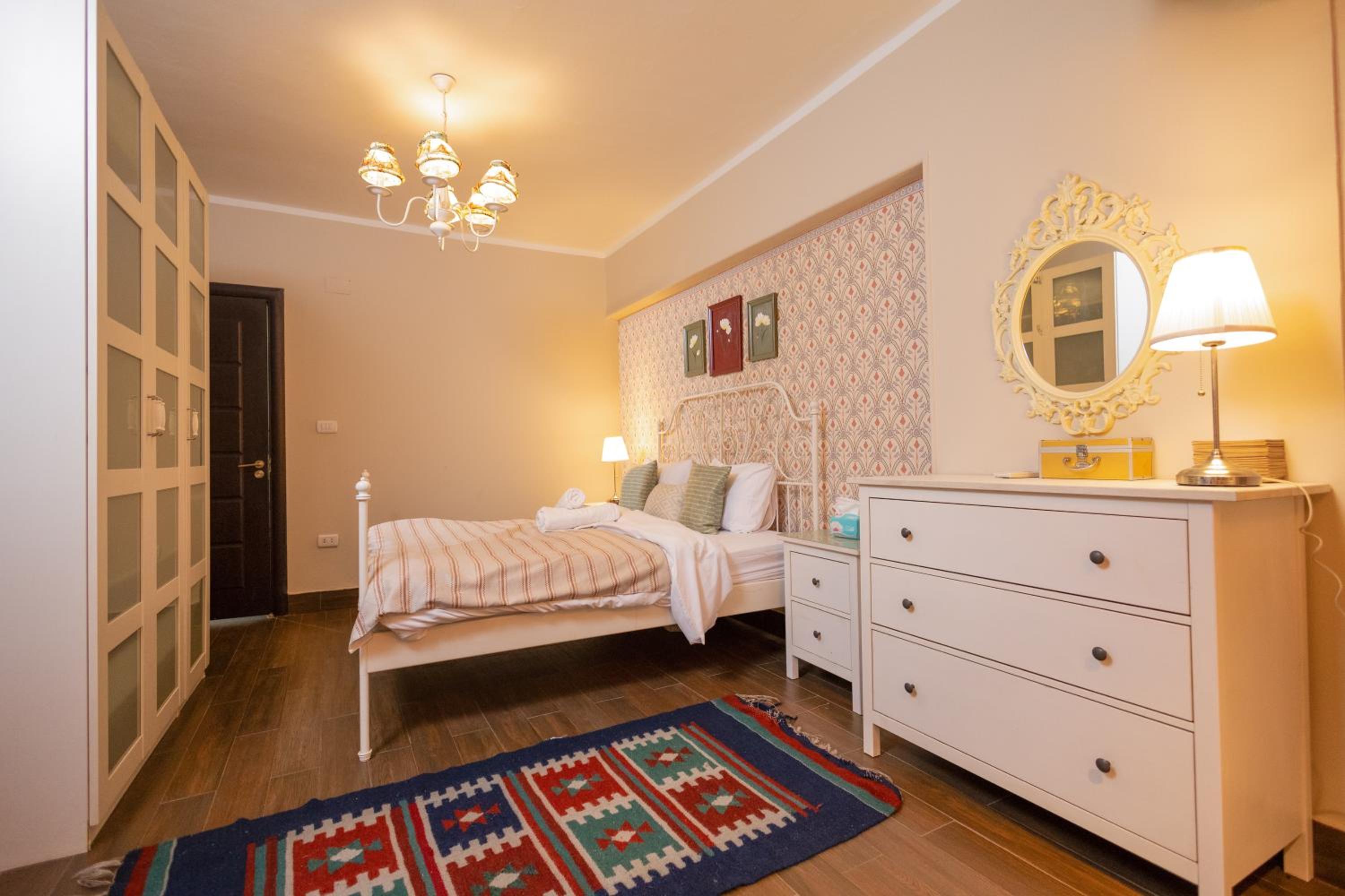 Cozy Dokki khan DownTowen