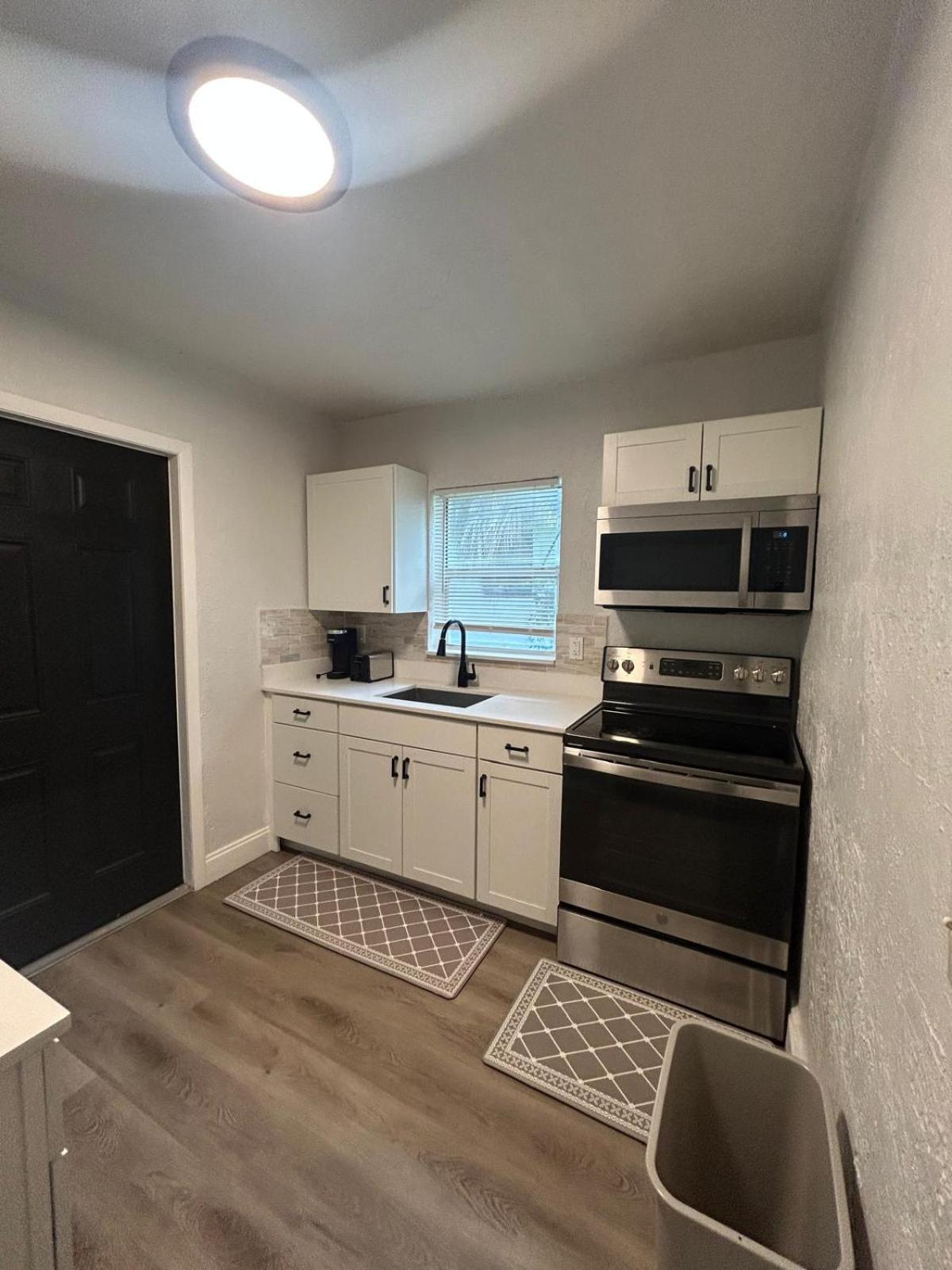 Beach 2BR Villa Sleeps 4 Trendy & Luxe
