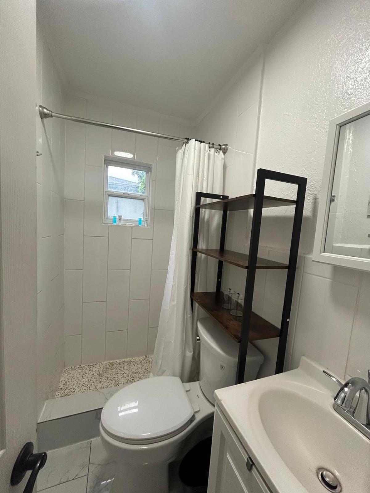 Beach 2BR Villa Sleeps 4 Trendy & Luxe