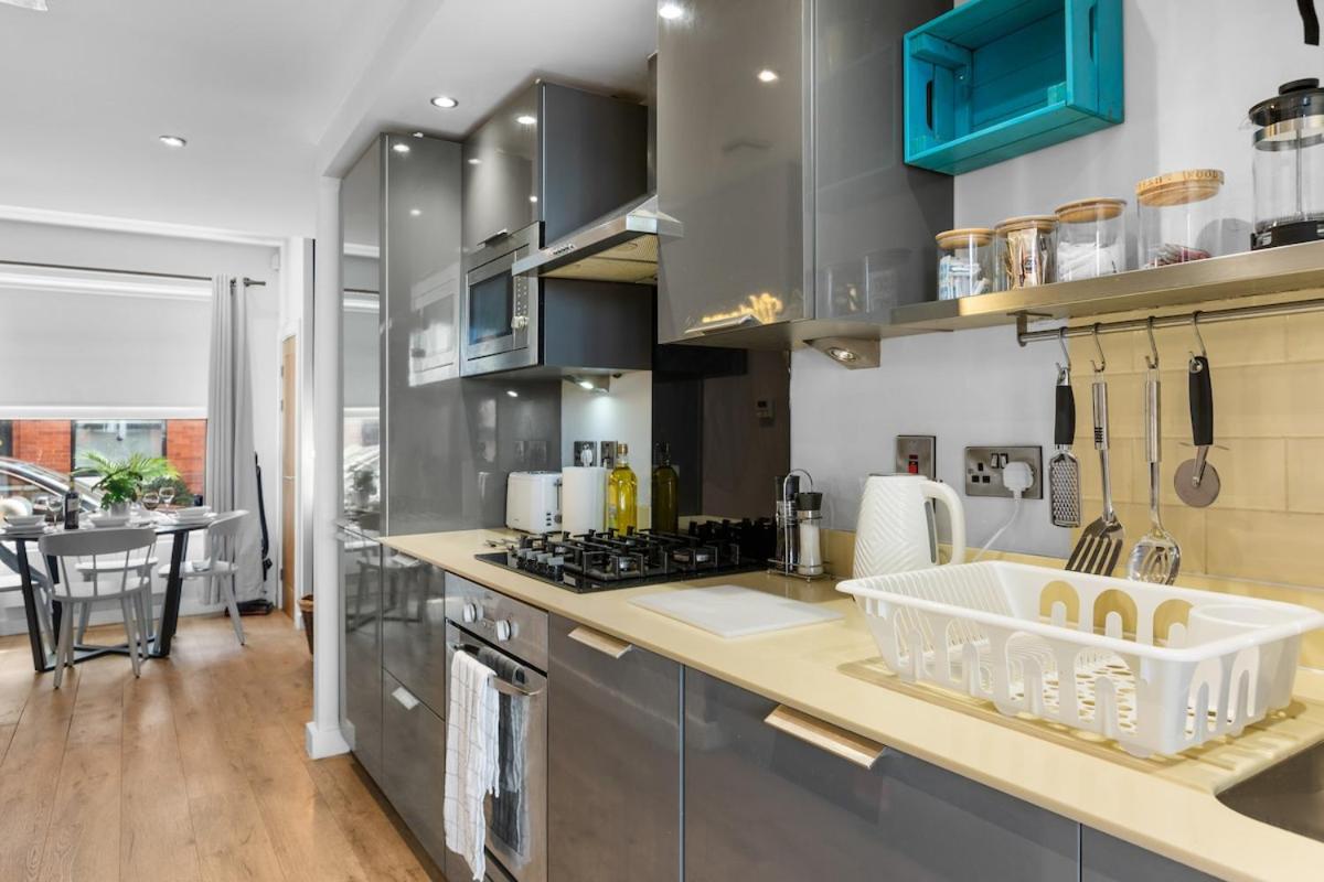Beresford Place, Stylish 3 bedroom house, Free parking, Ideal for City trips