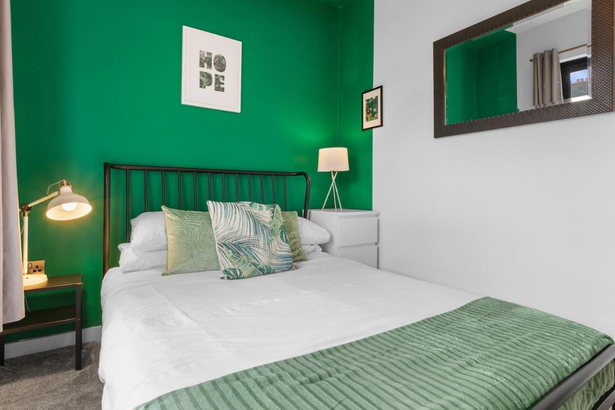 Beresford Place, Stylish 3 bedroom house, Free parking, Ideal for City trips