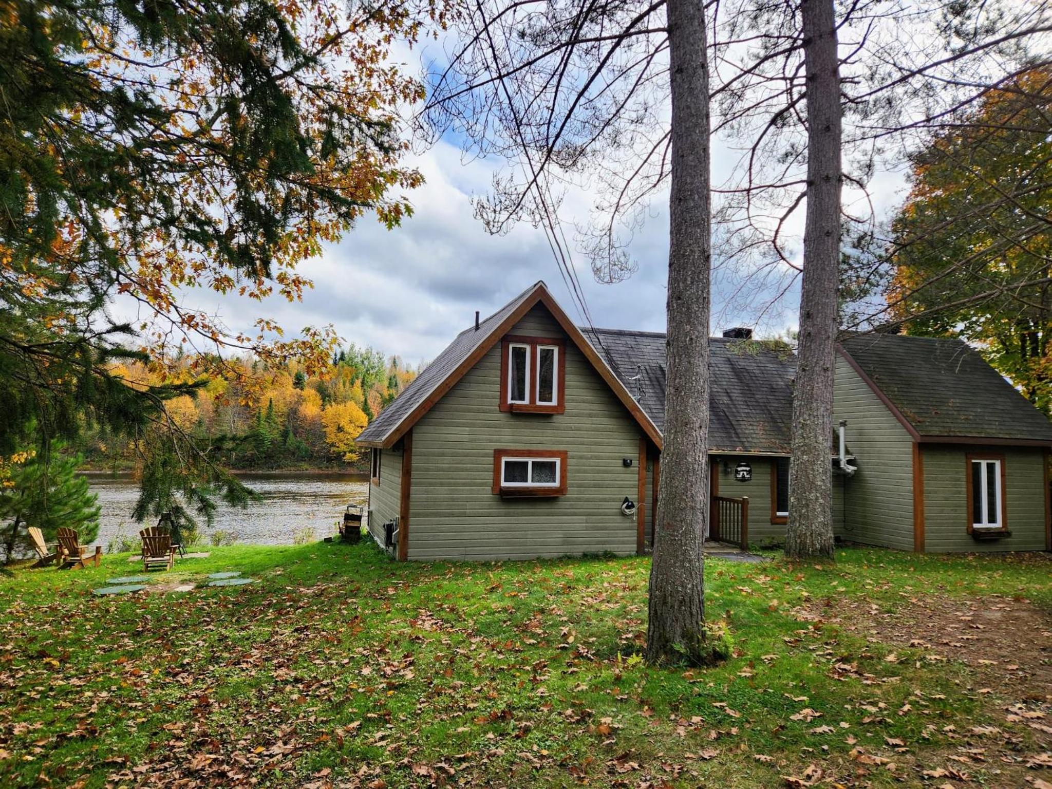 Chalet au bord de l'eau avec spa privé - Mauricie - Portneuf - Québec