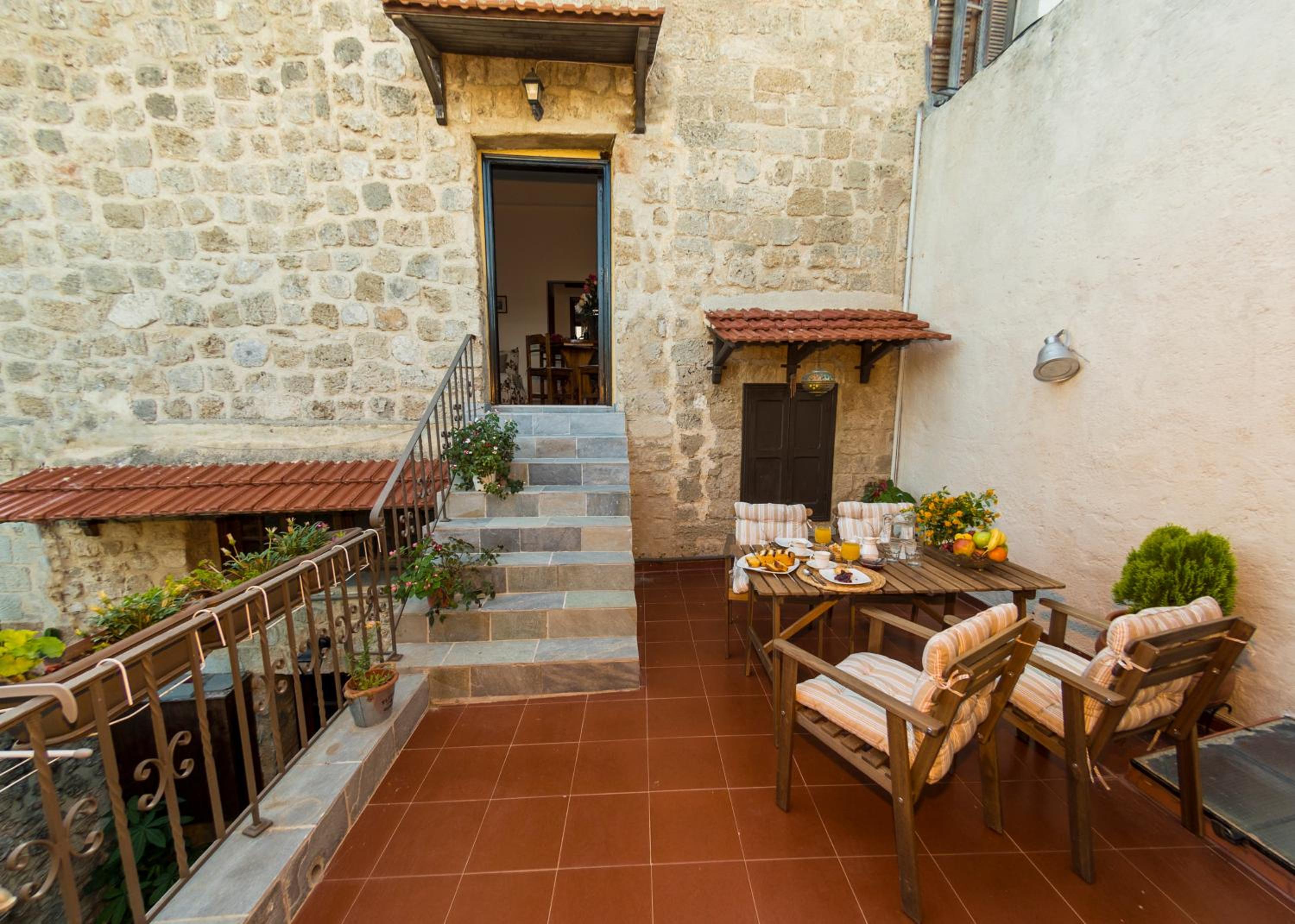 Finestra Medieval Home view 4