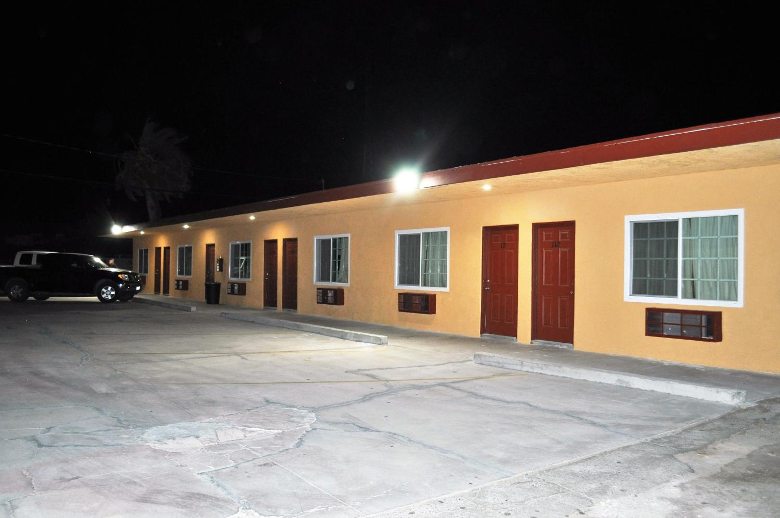 Ridgecrest Vacations - A Nights Inn - Property Image 6