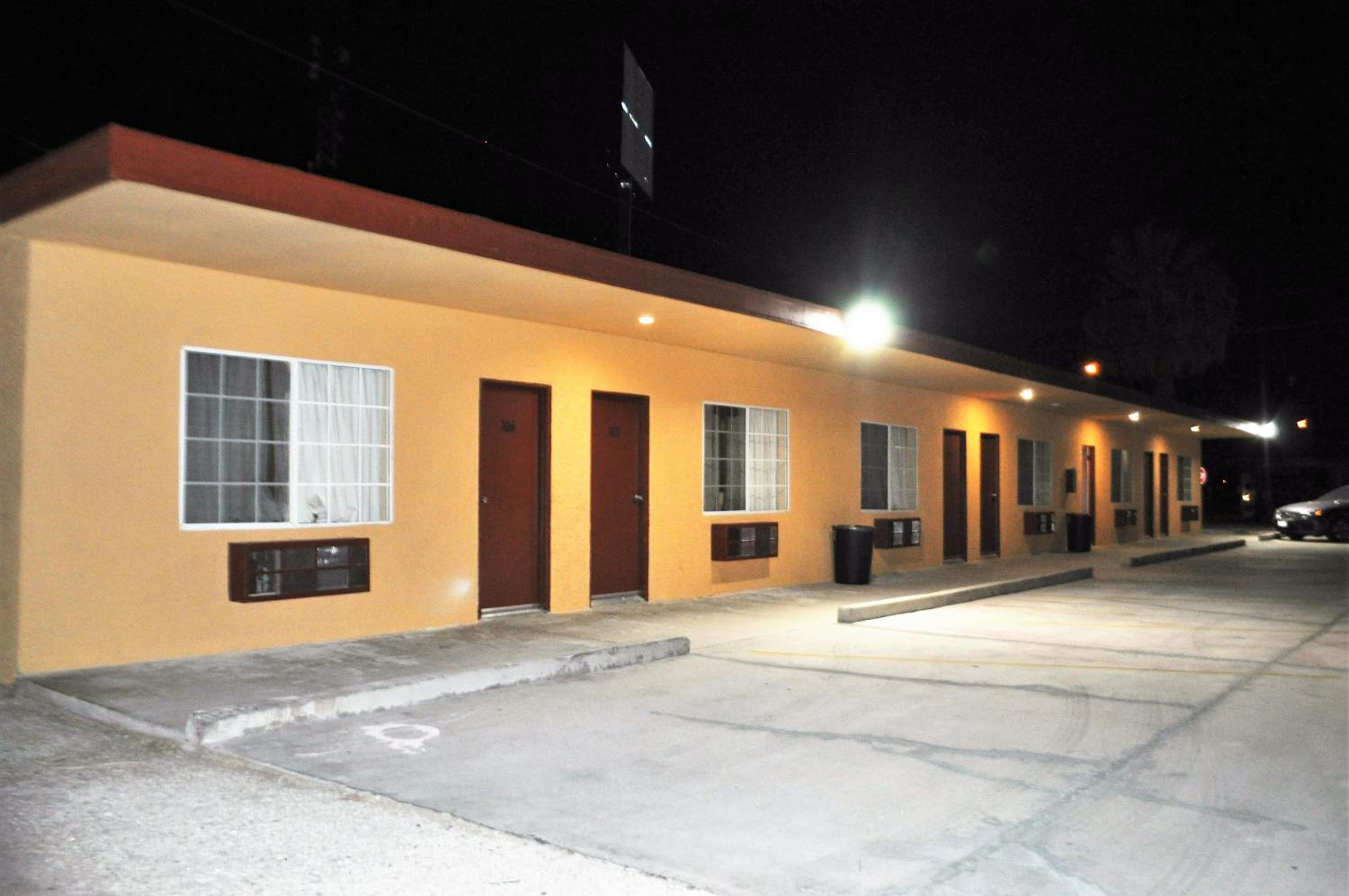 Ridgecrest Vacations - A Nights Inn - Property Image 5