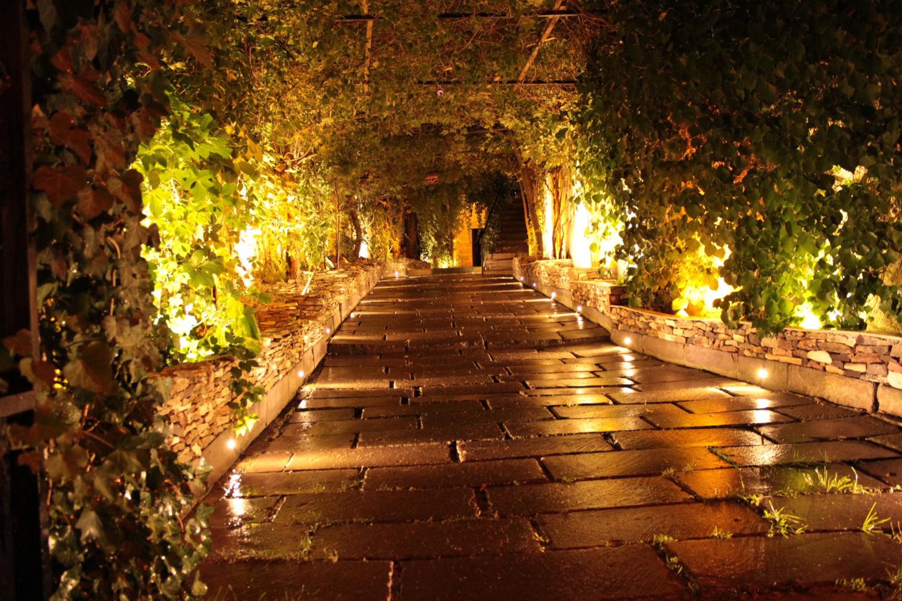 Local Cave House Hotel - Image 12