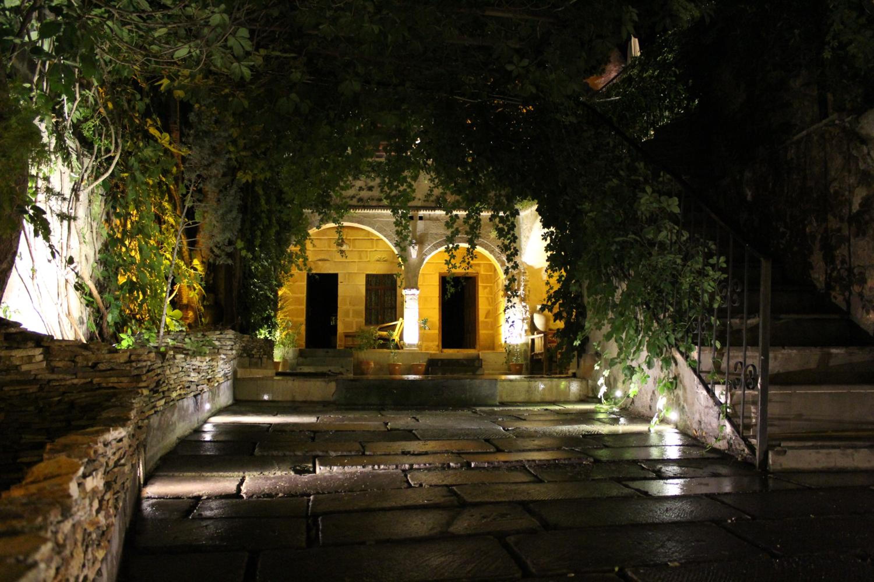 Local Cave House Hotel - Image 25