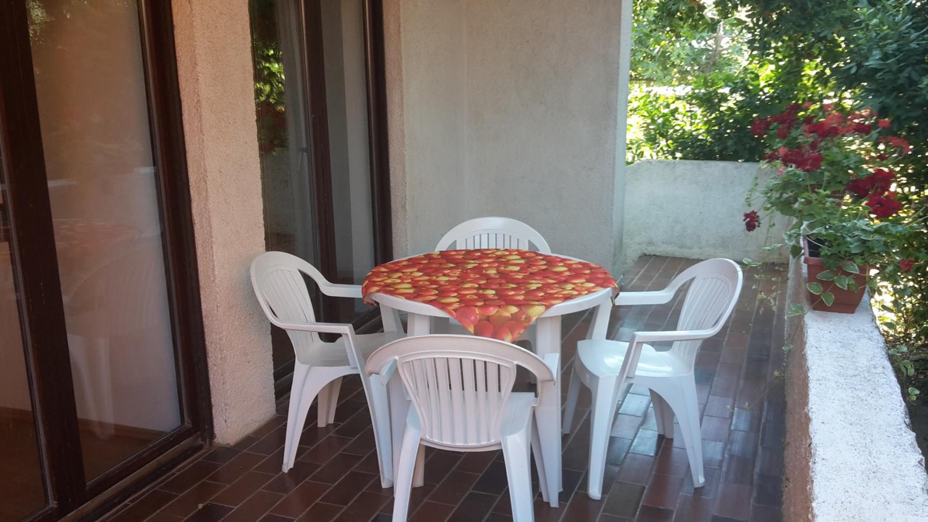 Photo 10