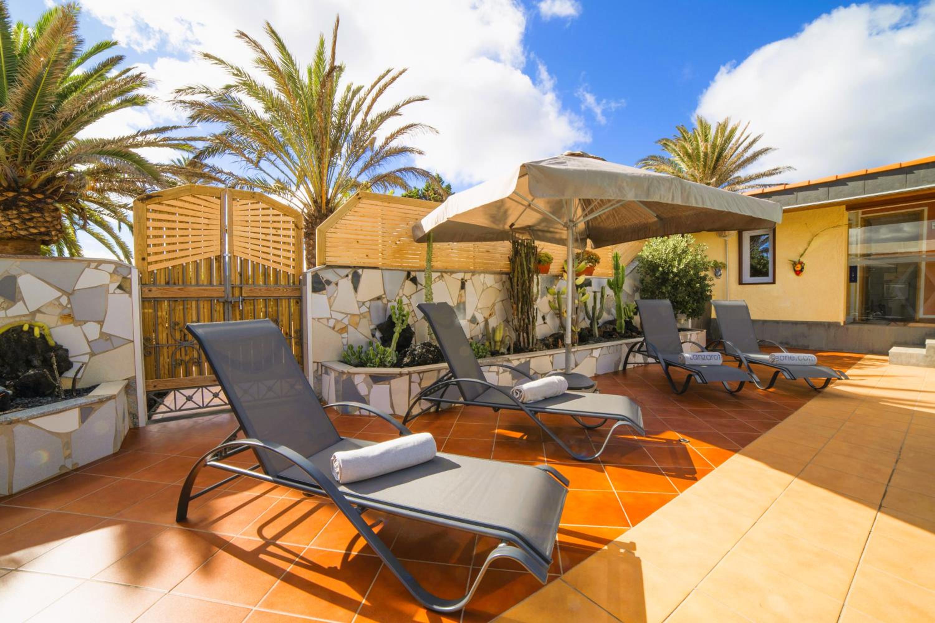 Villa MADORA - private pool, amazing garden, sea view, quiet location