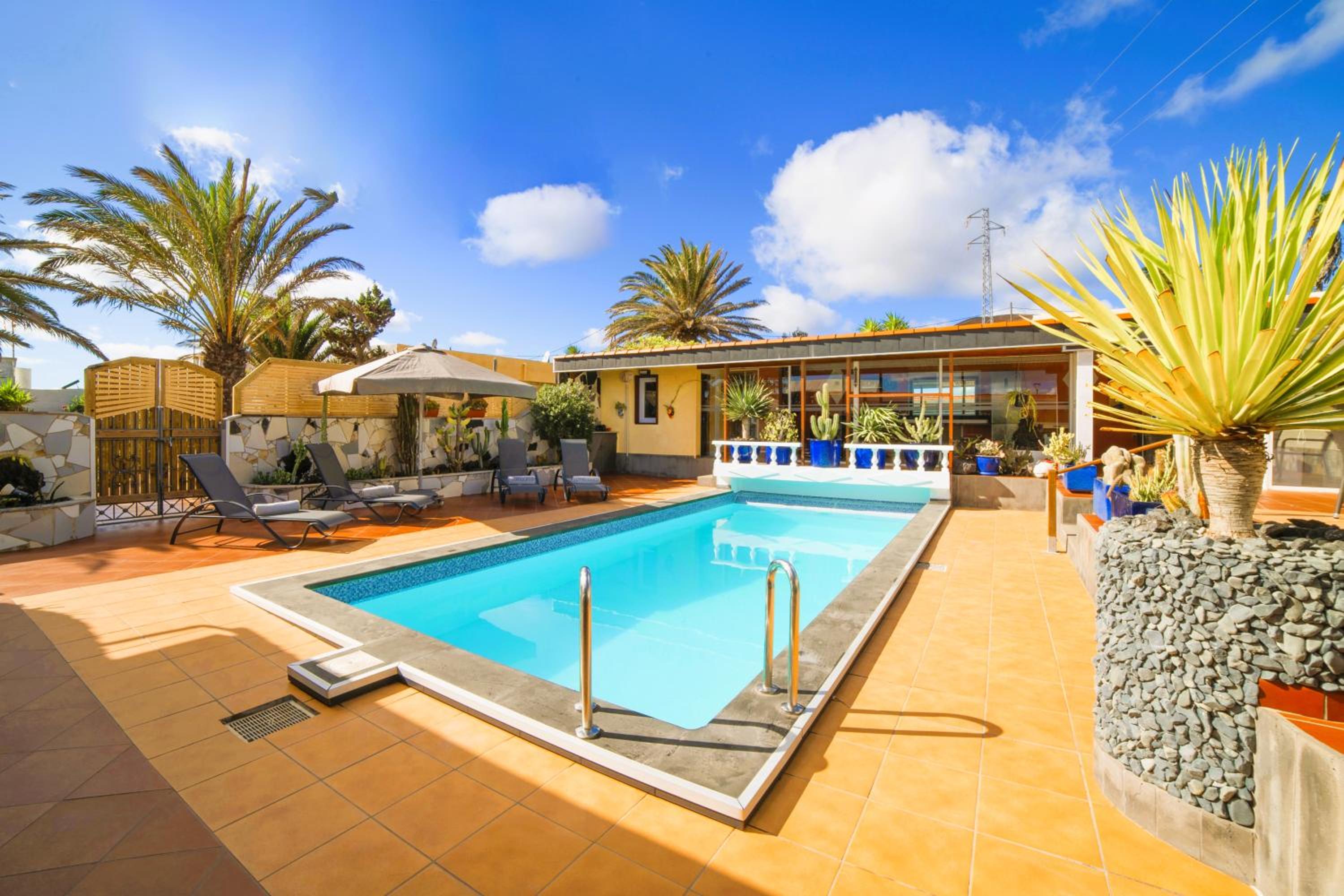 Villa MADORA - private pool, amazing garden, sea view, quiet location