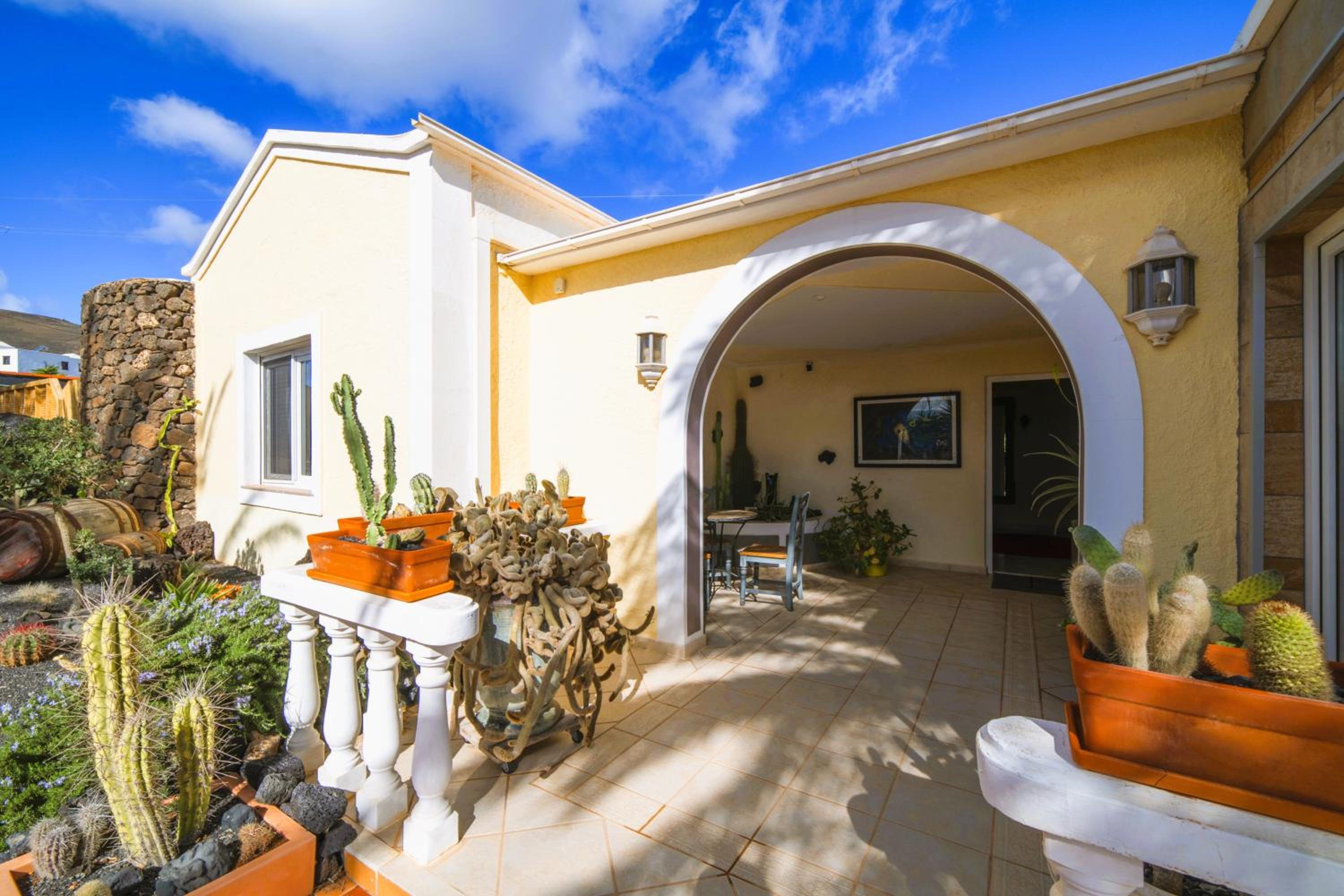 Villa MADORA - private pool, amazing garden, sea view, quiet location