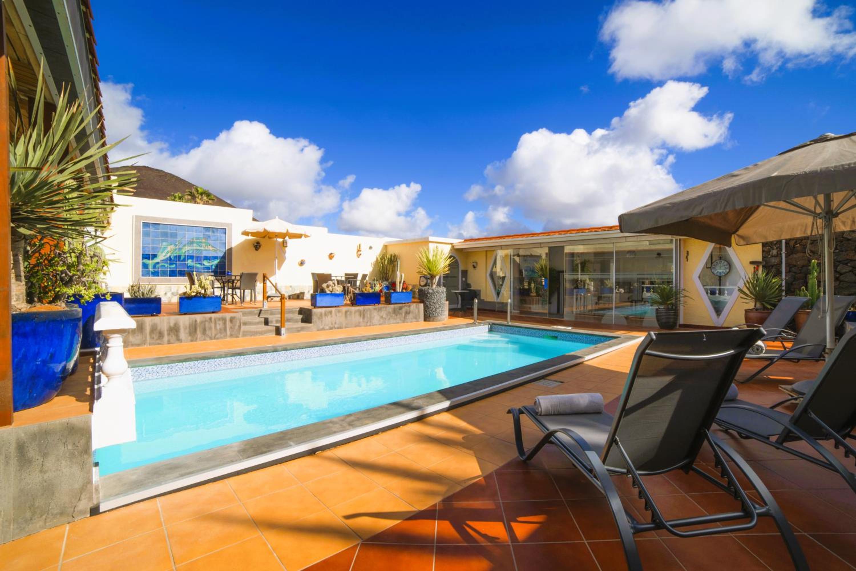 Villa MADORA - private pool, amazing garden, sea view, quiet location